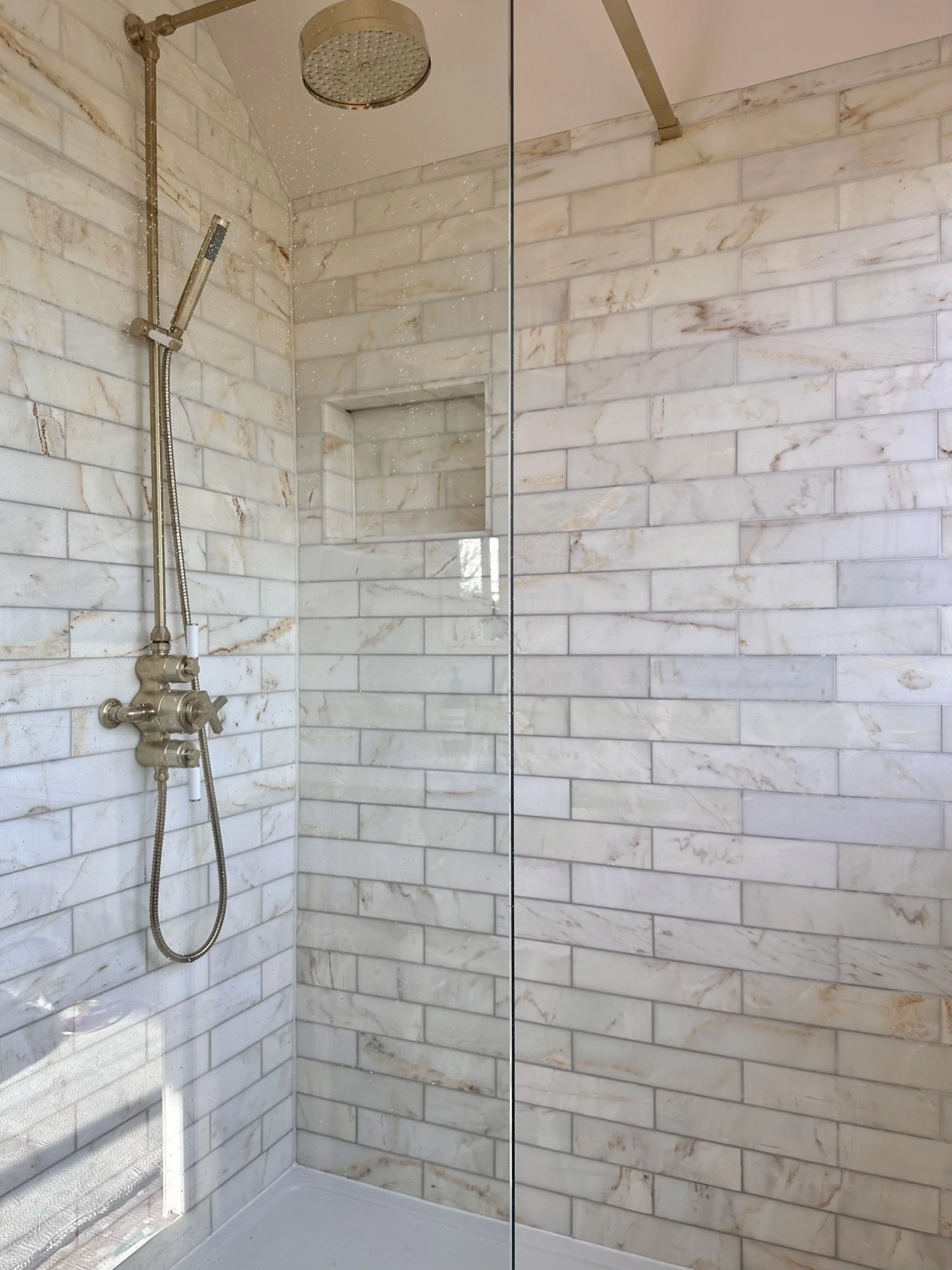 master ensuite 2.jpg