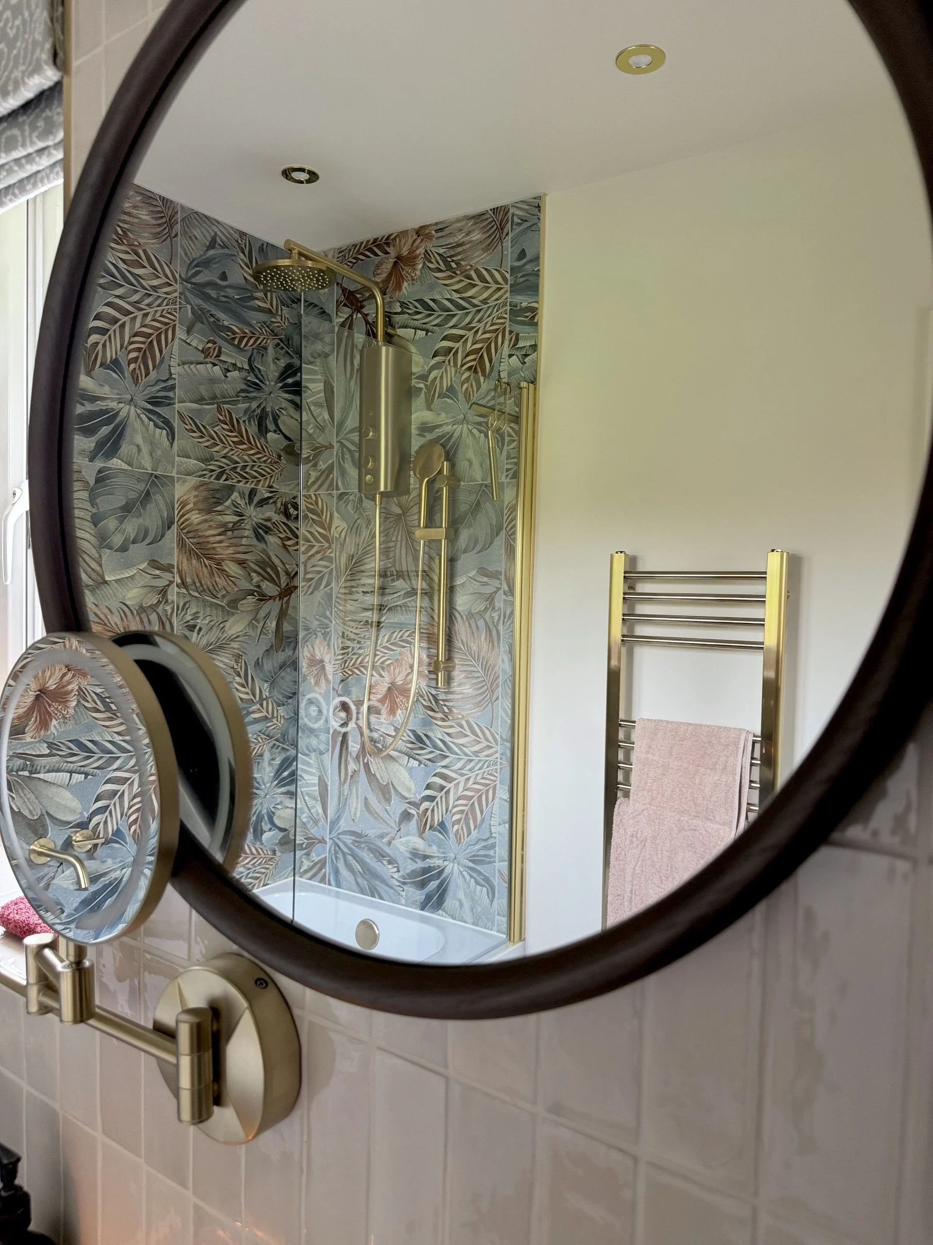 bathroom through mirror.jfif