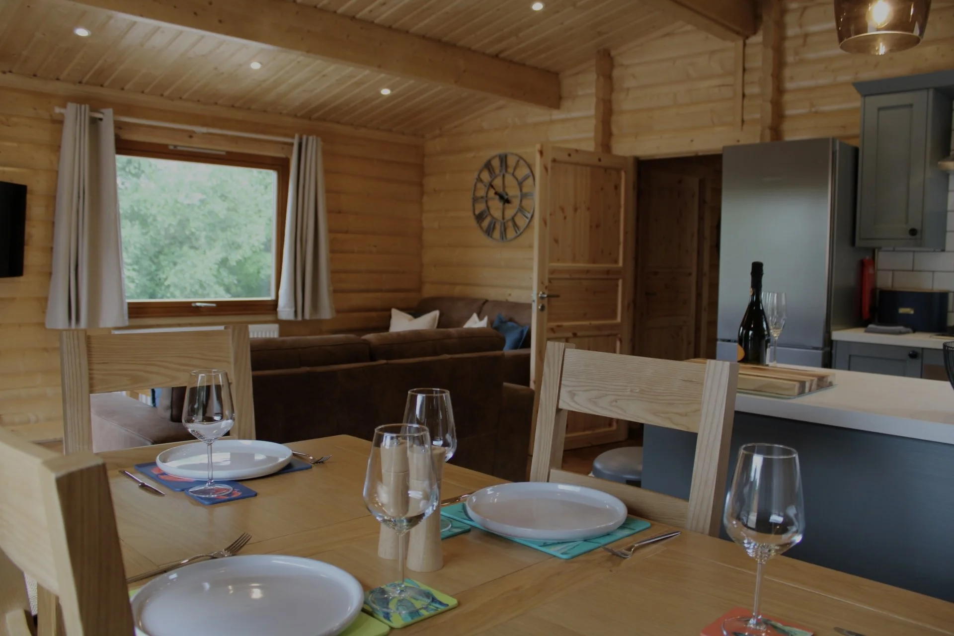 Dinning table.jpg