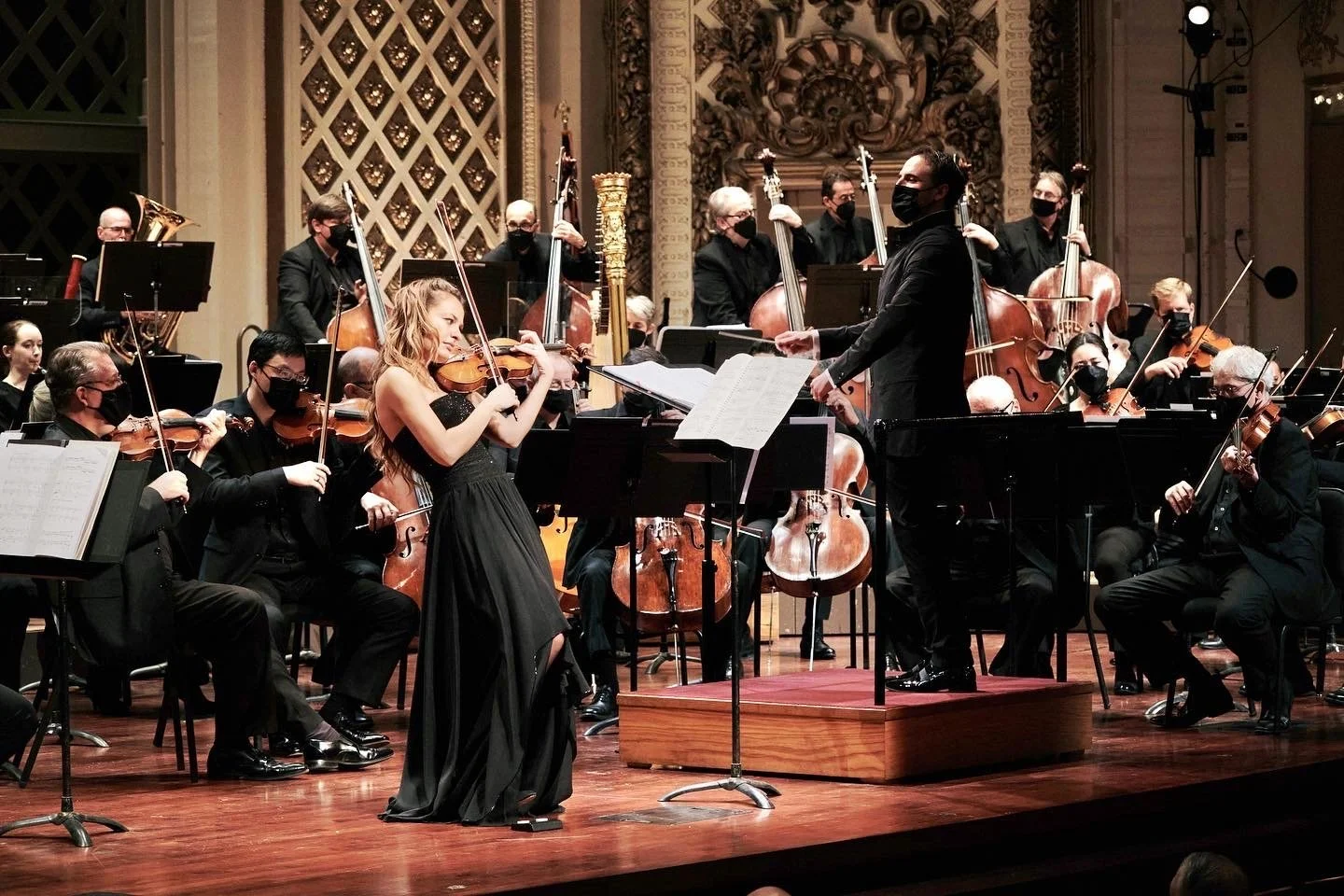 Review: Benedetti, CSO dazzle in U.S. premiere of Simpson Violin Concerto