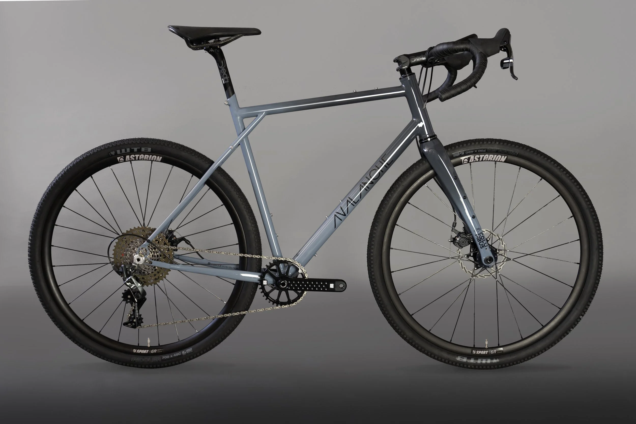 Vélo De Course Gravel WYLD M315R - Aluminium 28 Pouces - Gris - 16 Vitesses - Freins à Disque
