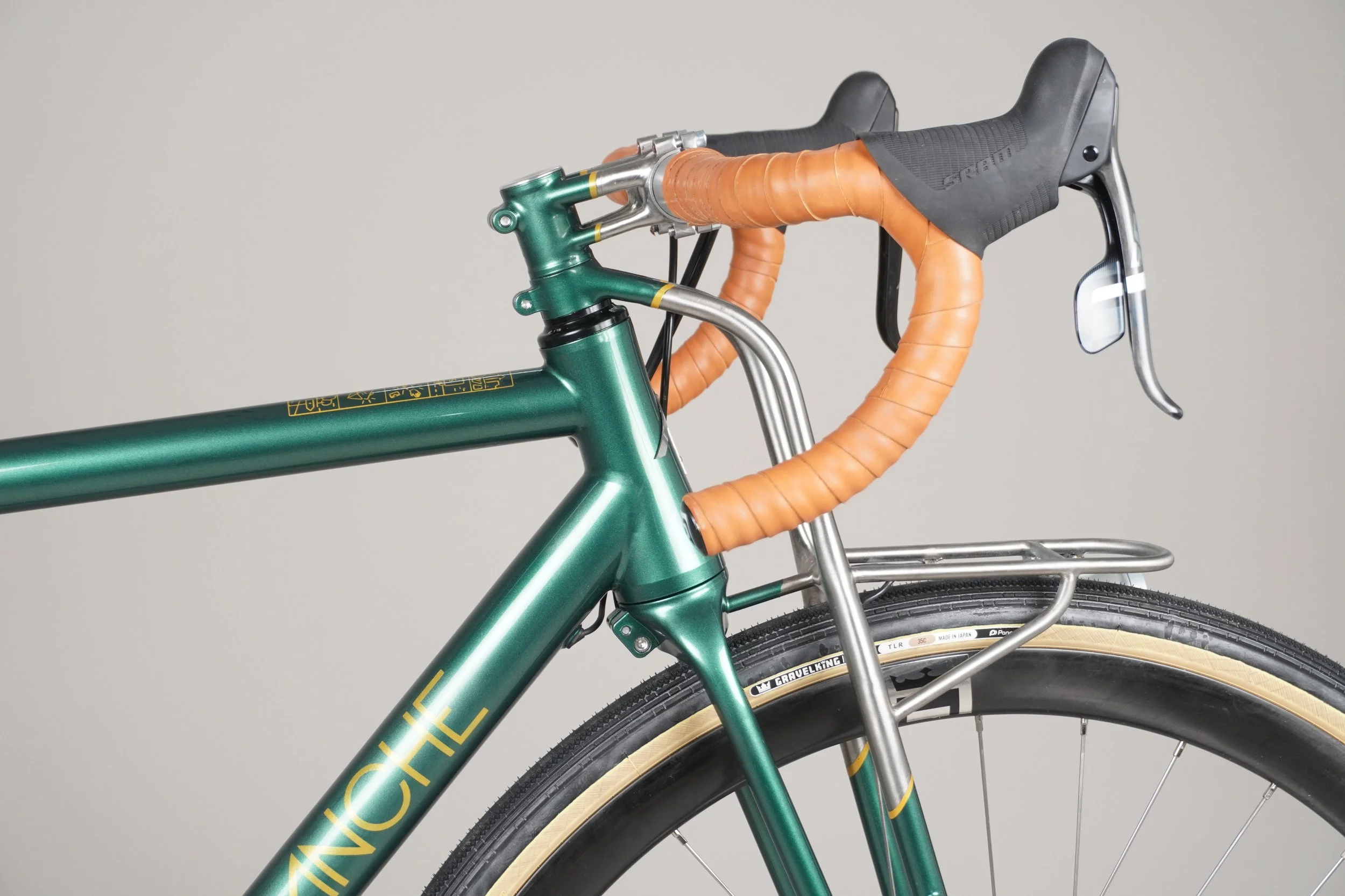 AVALANCHE CYCLES -TITANE SUR MESURE TRUSS VERT 03.jpg