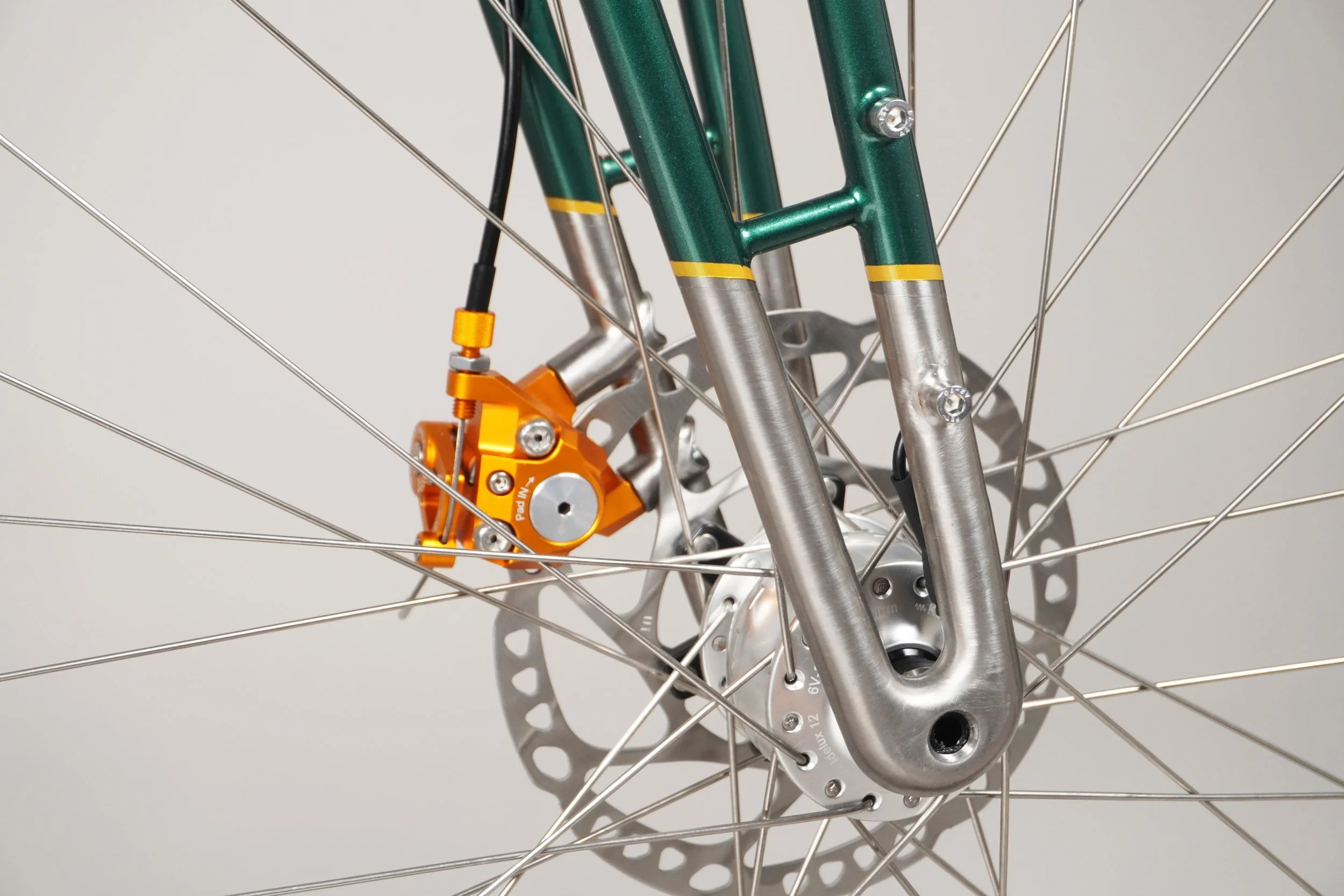 AVALANCHE CYCLES -TITANE SUR MESURE TRUSS VERT 06.jpg