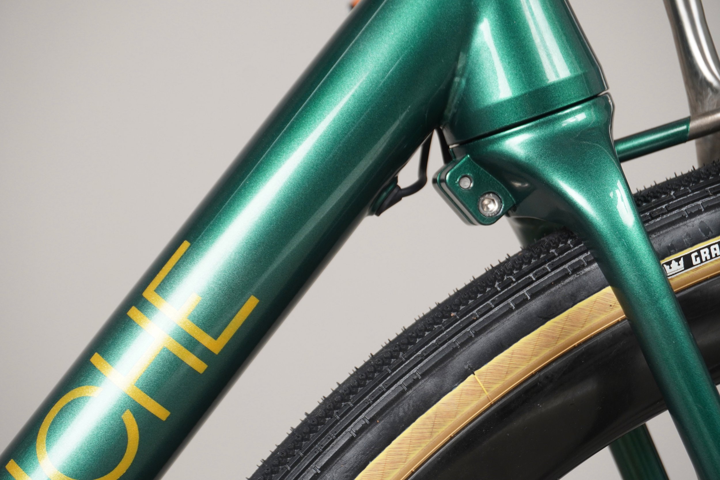 AVALANCHE CYCLES -TITANE SUR MESURE TRUSS VERT 13.jpg