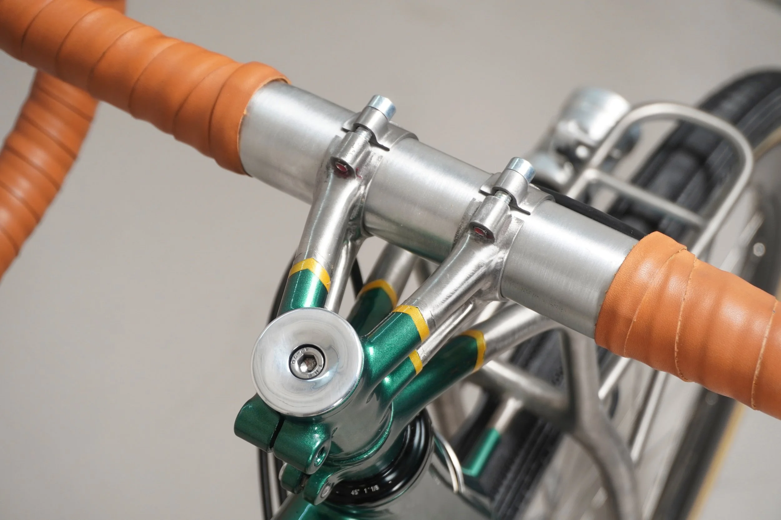 AVALANCHE CYCLES -TITANE SUR MESURE TRUSS VERT 14.jpg