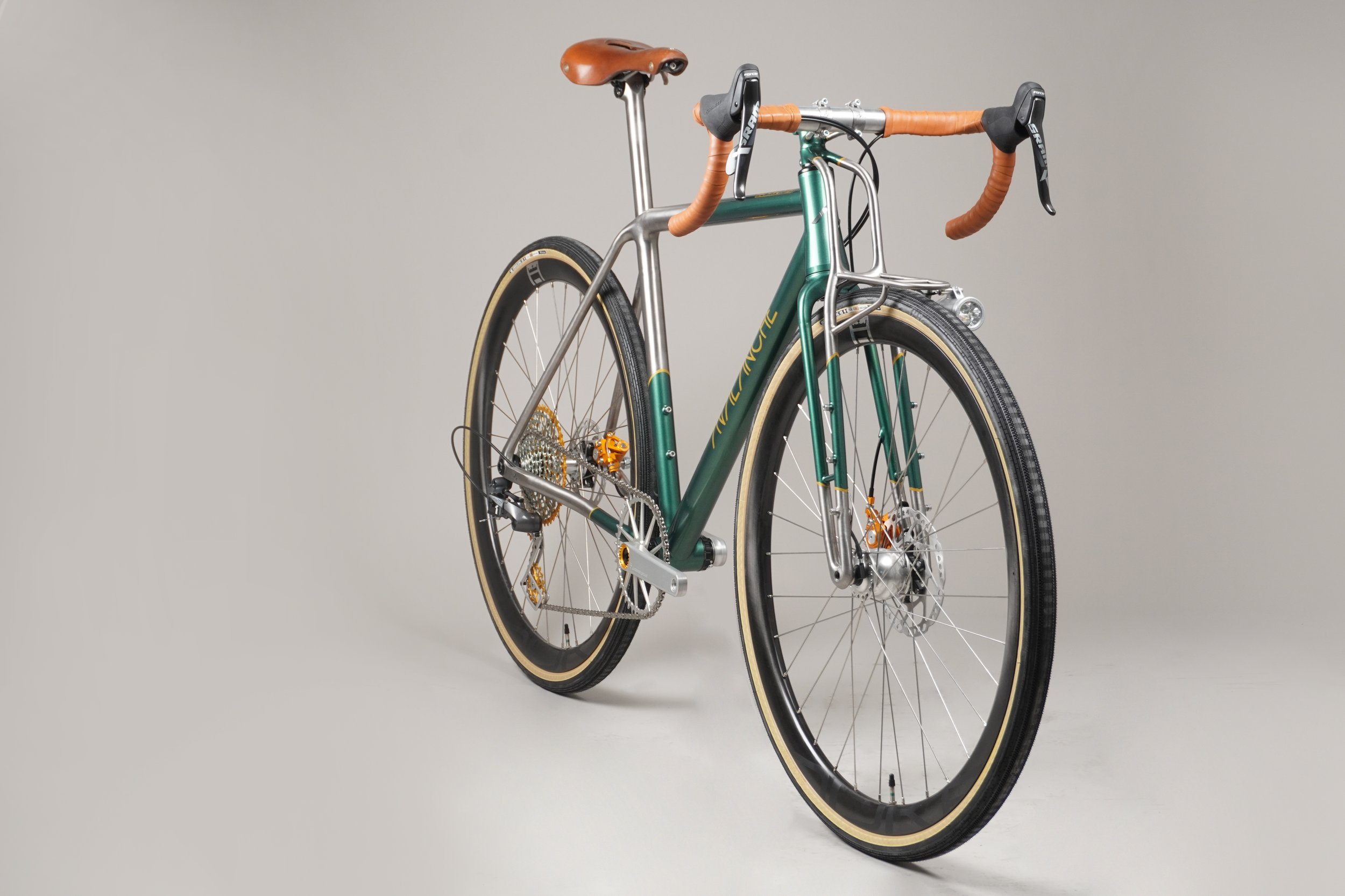 AVALANCHE CYCLES -TITANE SUR MESURE TRUSS VERT 17.jpg