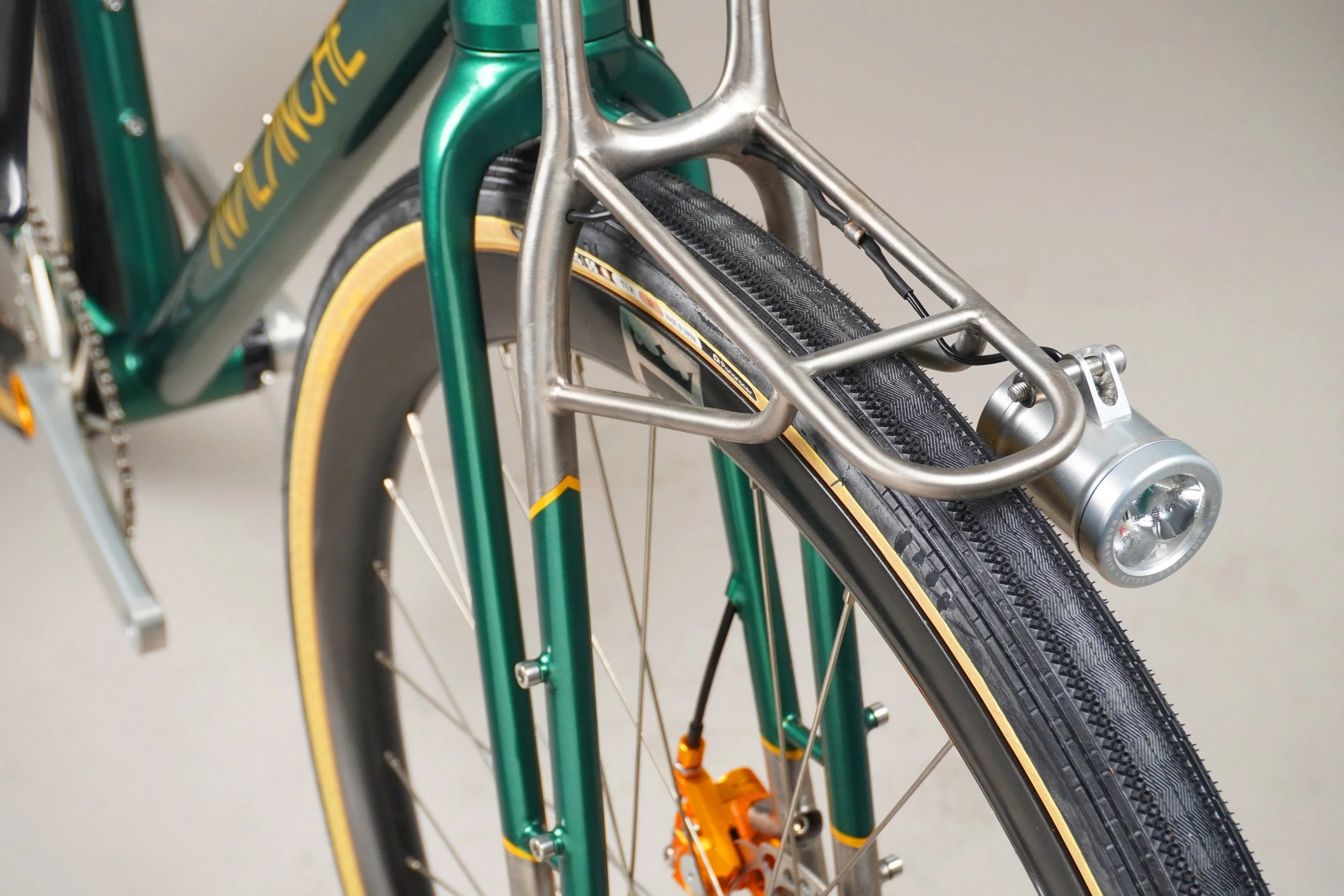 AVALANCHE CYCLES -TITANE SUR MESURE TRUSS VERT 18.jpg