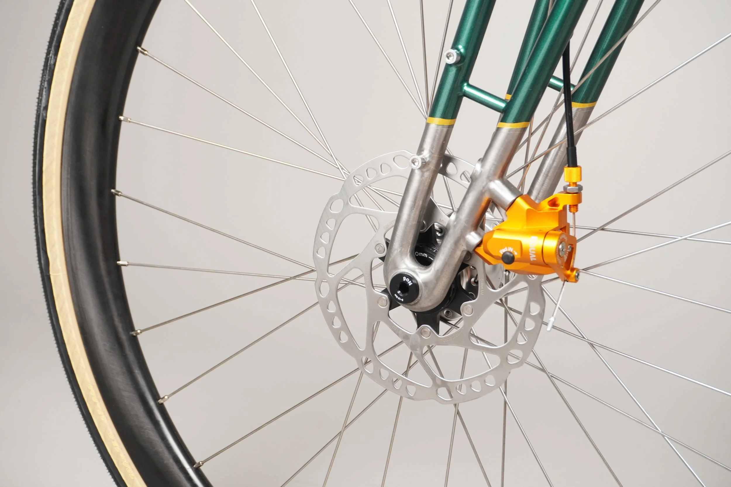 AVALANCHE CYCLES -TITANE SUR MESURE TRUSS VERT 25.jpg