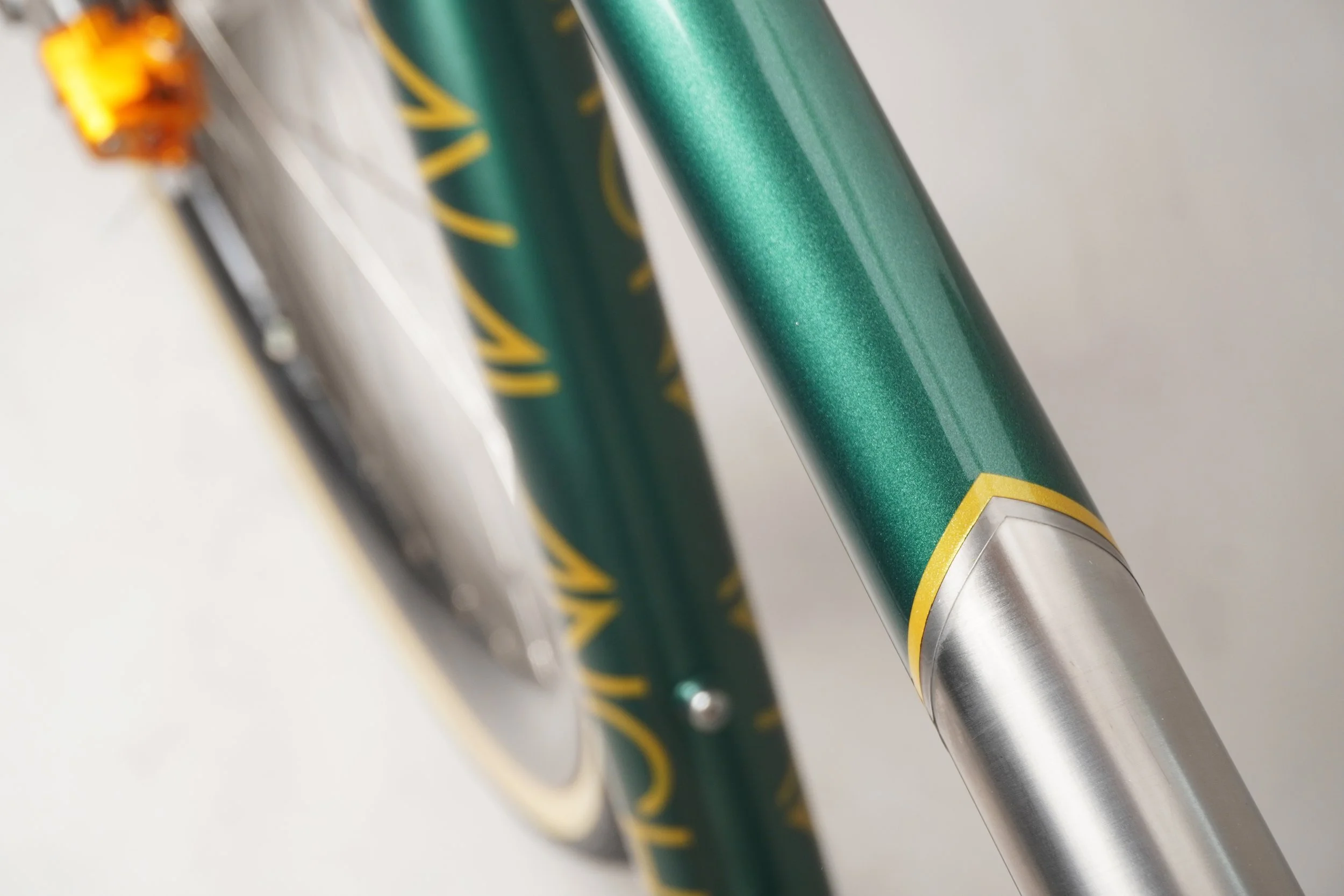 AVALANCHE CYCLES -TITANE SUR MESURE TRUSS VERT 30.jpg