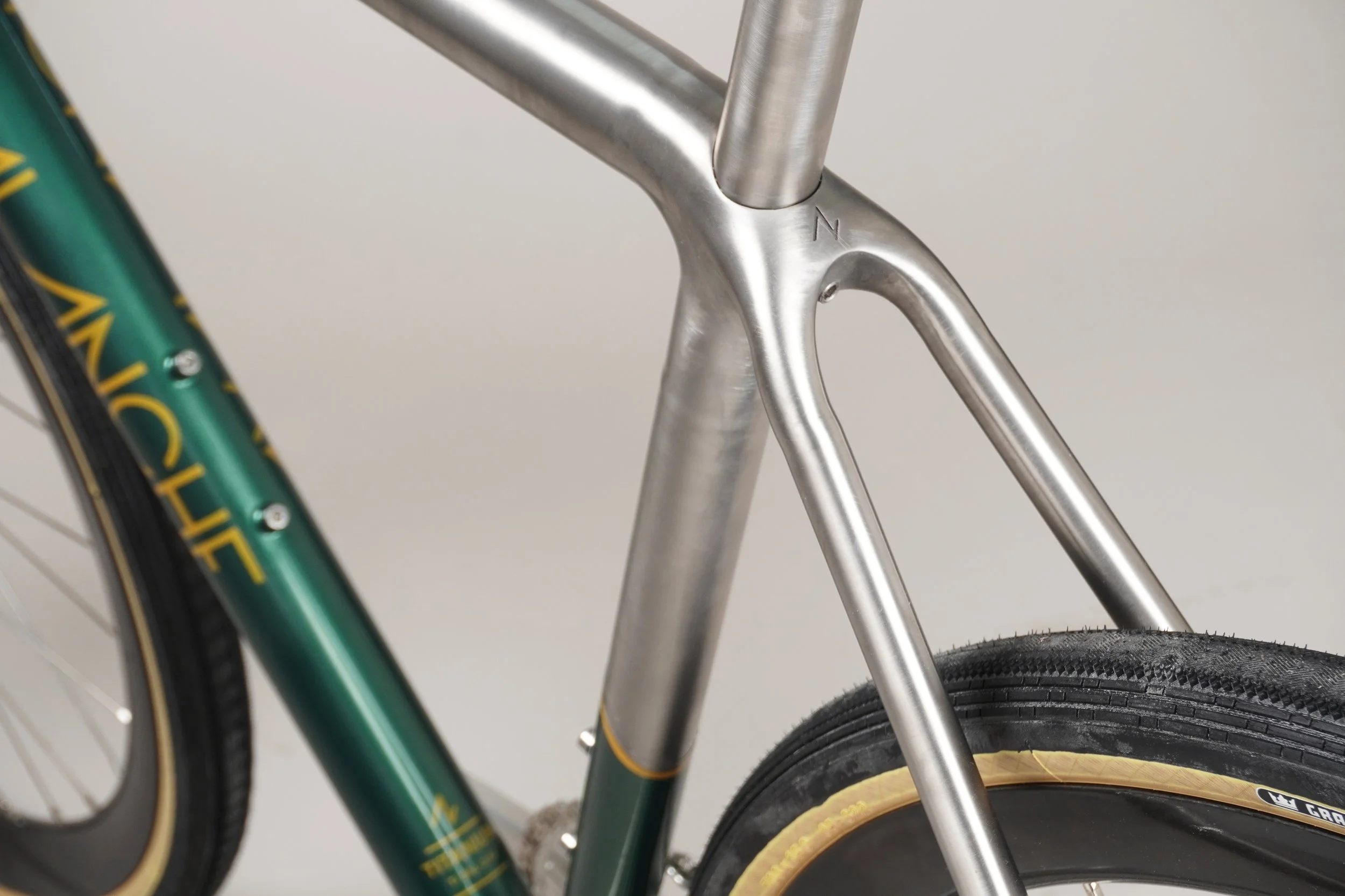 AVALANCHE CYCLES -TITANE SUR MESURE TRUSS VERT 32.jpg