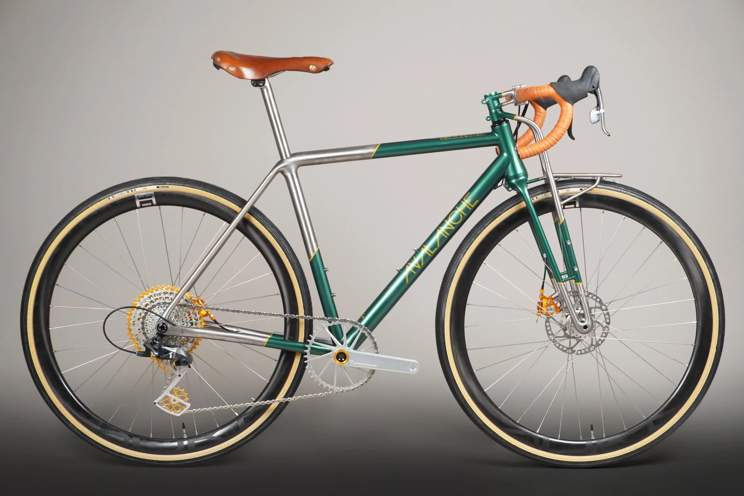 AVALANCHE CYCLES -TITANE SUR MESURE TRUSS VERT 01.jpg