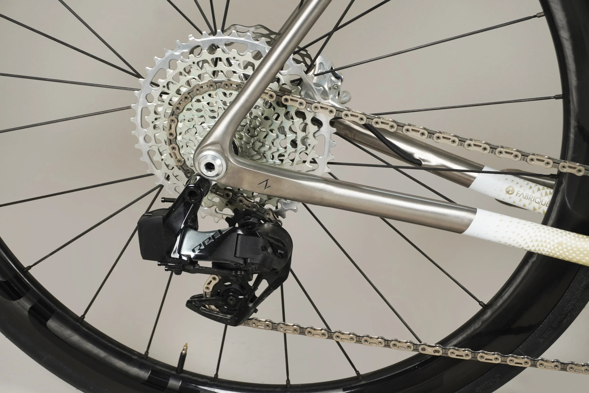 AVALANCHE CYCLES- WHITE TITANE PROLONGATEURS - 07.jpg