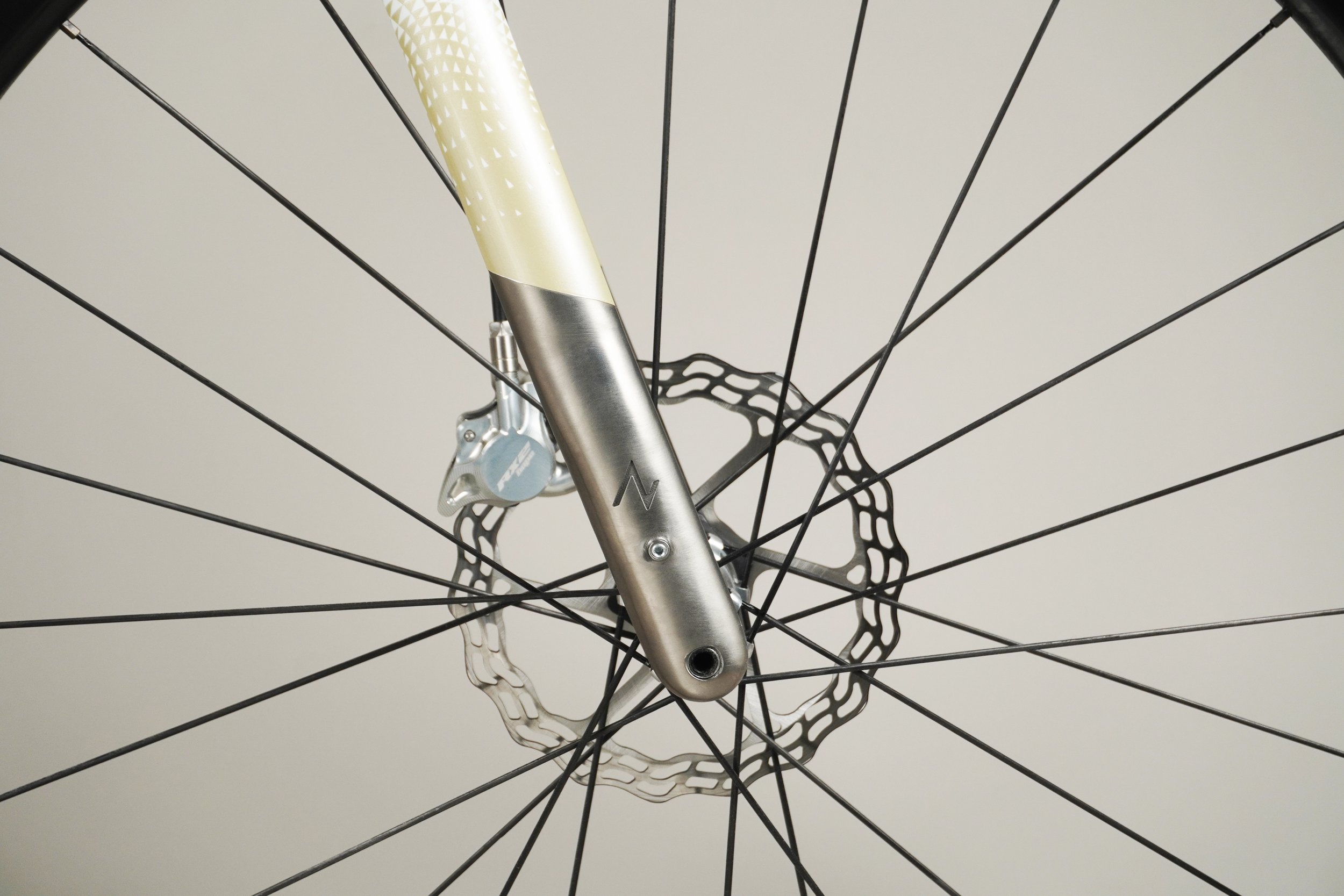 AVALANCHE CYCLES- WHITE TITANE PROLONGATEURS - 08.jpg