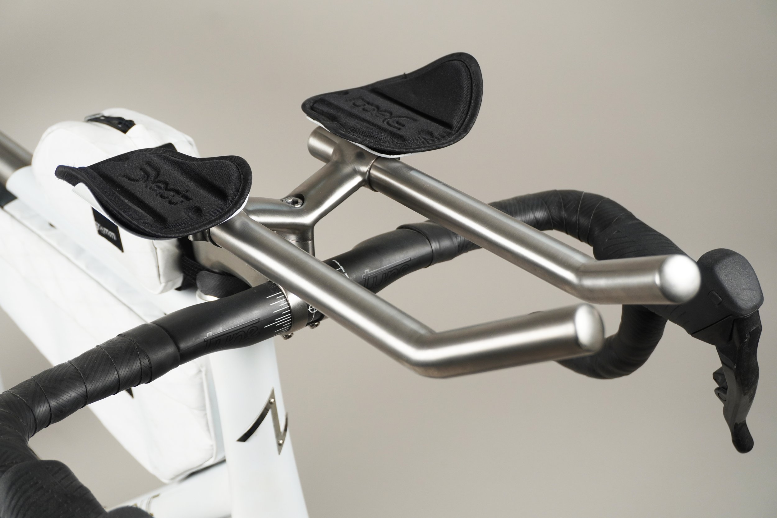 AVALANCHE CYCLES- WHITE TITANE PROLONGATEURS - 24.jpg