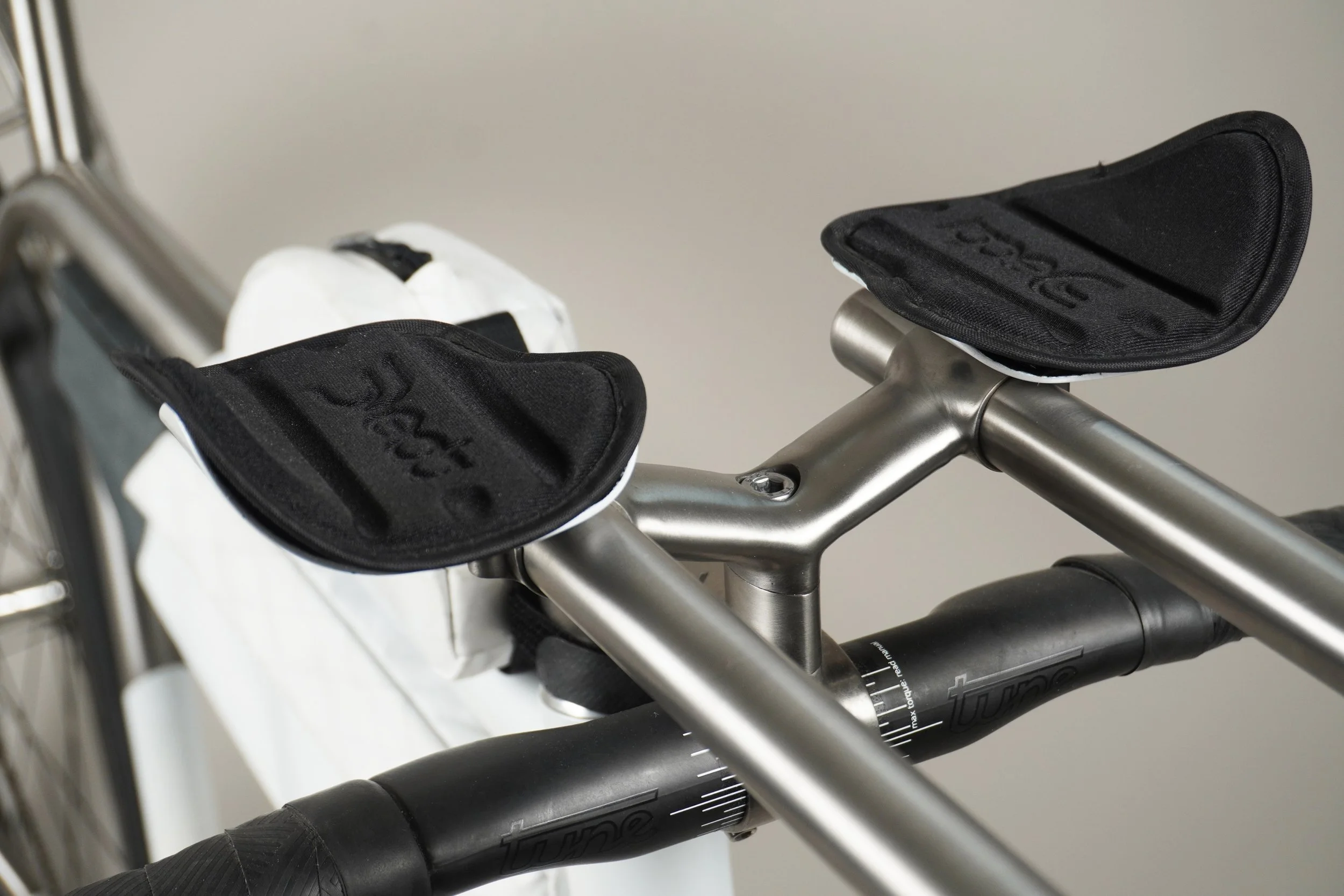 AVALANCHE CYCLES- WHITE TITANE PROLONGATEURS - 27.jpg