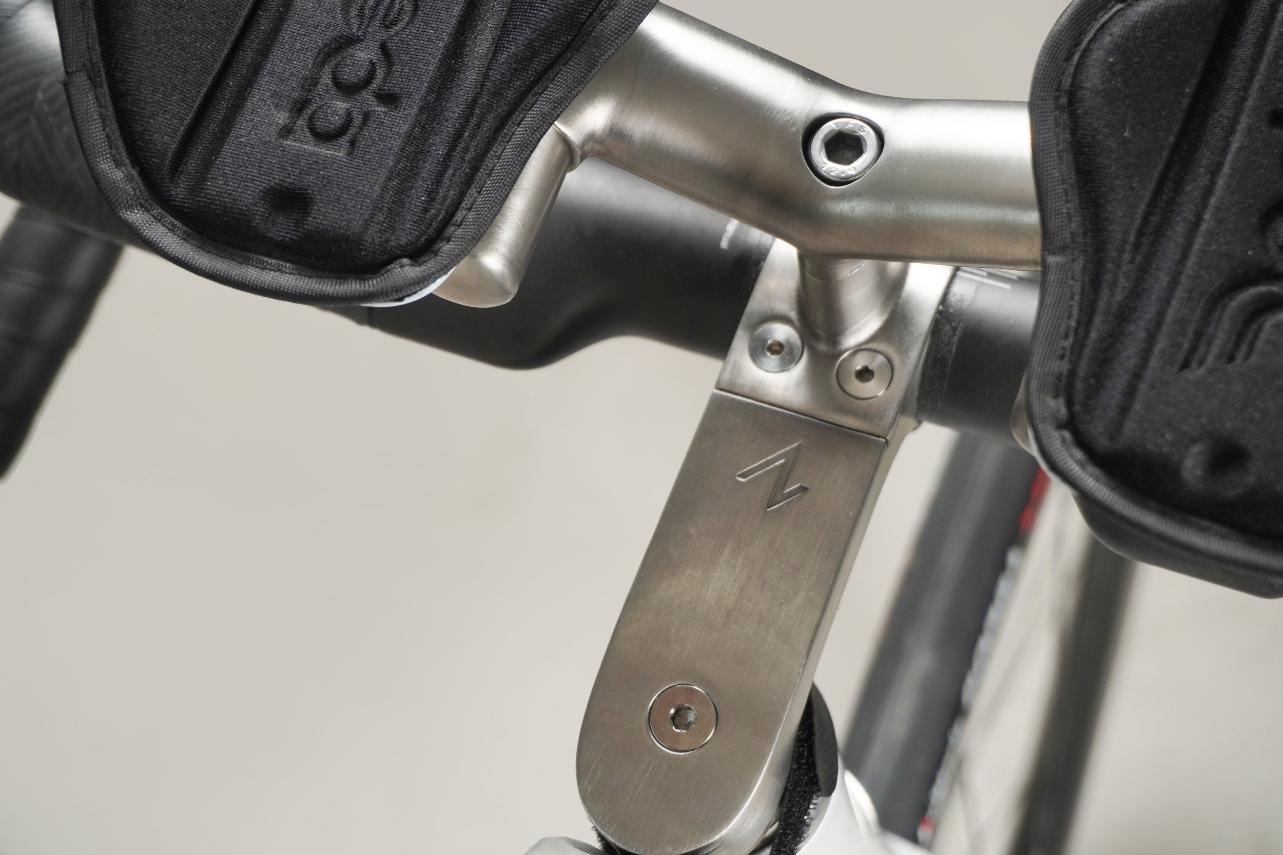 AVALANCHE CYCLES- WHITE TITANE PROLONGATEURS - 34.jpg