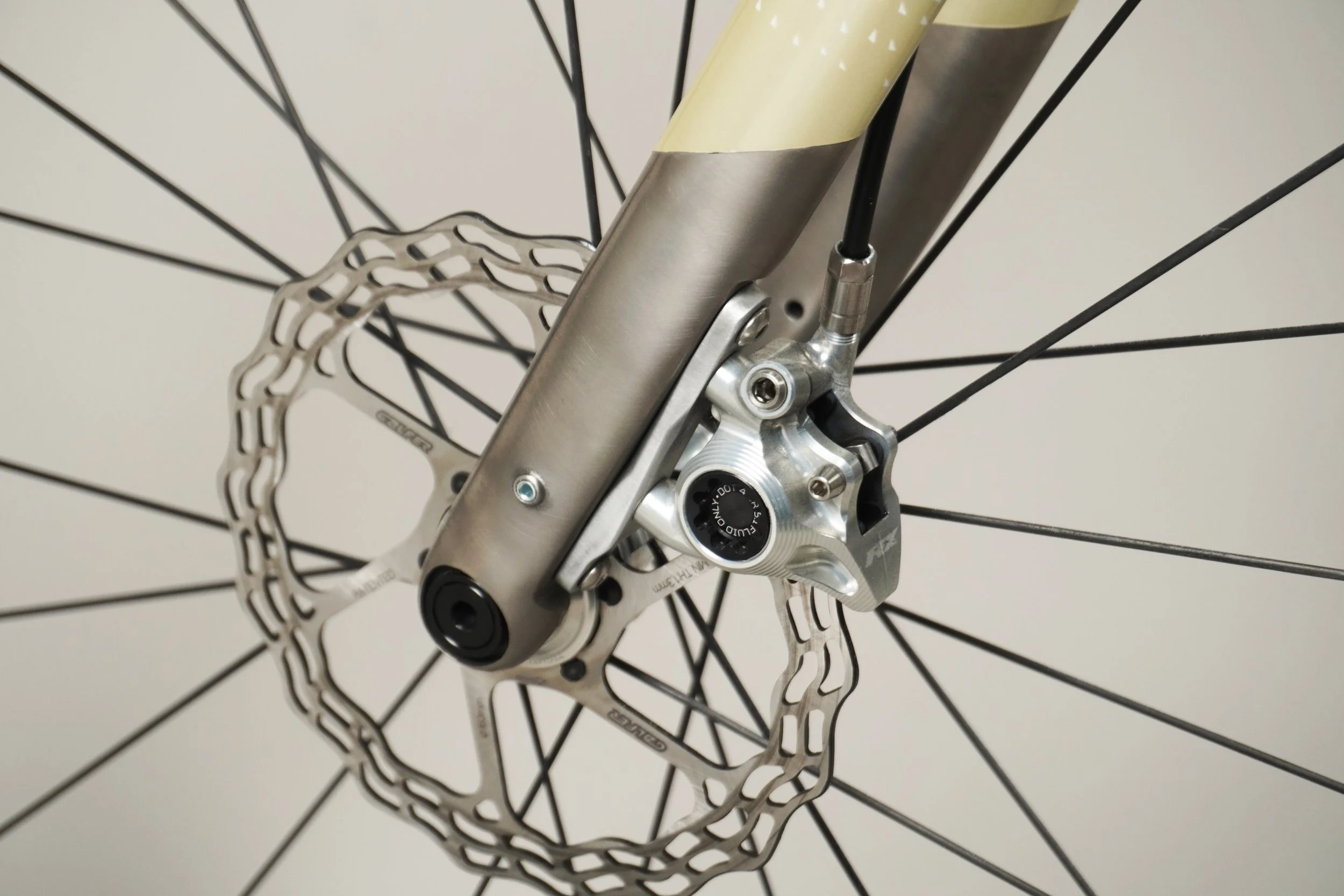 AVALANCHE CYCLES- WHITE TITANE PROLONGATEURS - 36.jpg