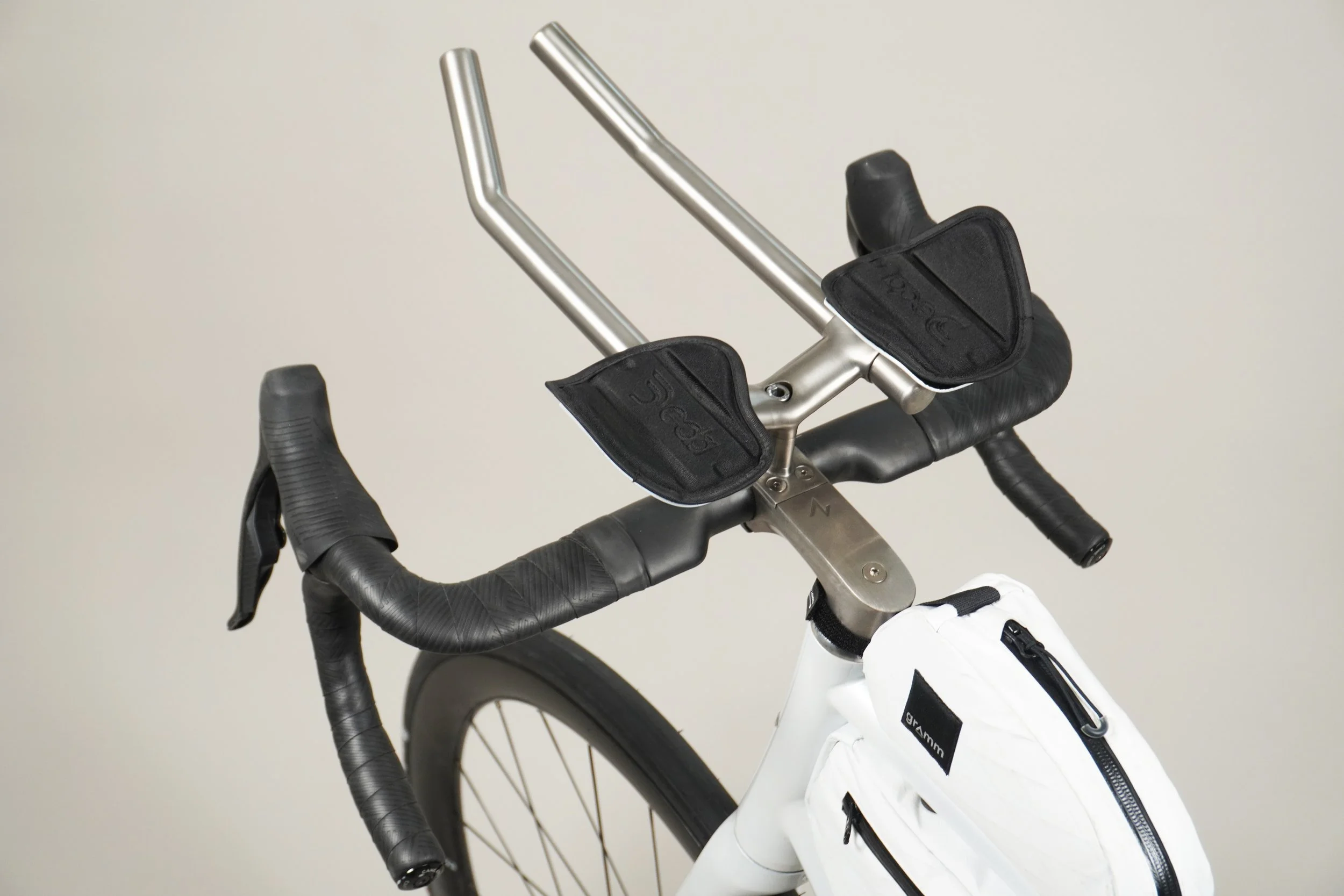 AVALANCHE CYCLES- WHITE TITANE PROLONGATEURS - 40.jpg