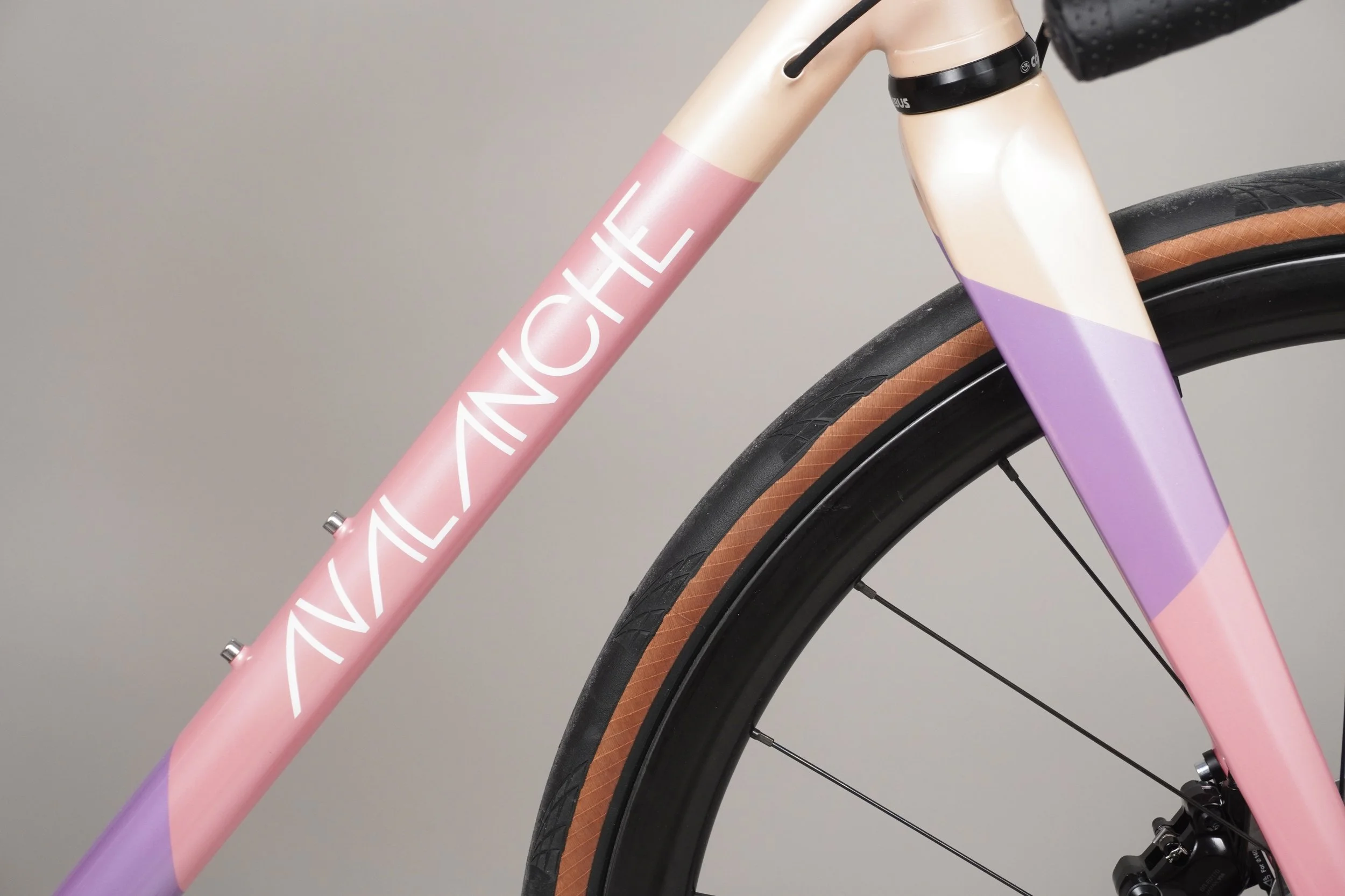 AVALANCHE CYCLES-ACIER SUR MESURE - PASTEL 03.jpg