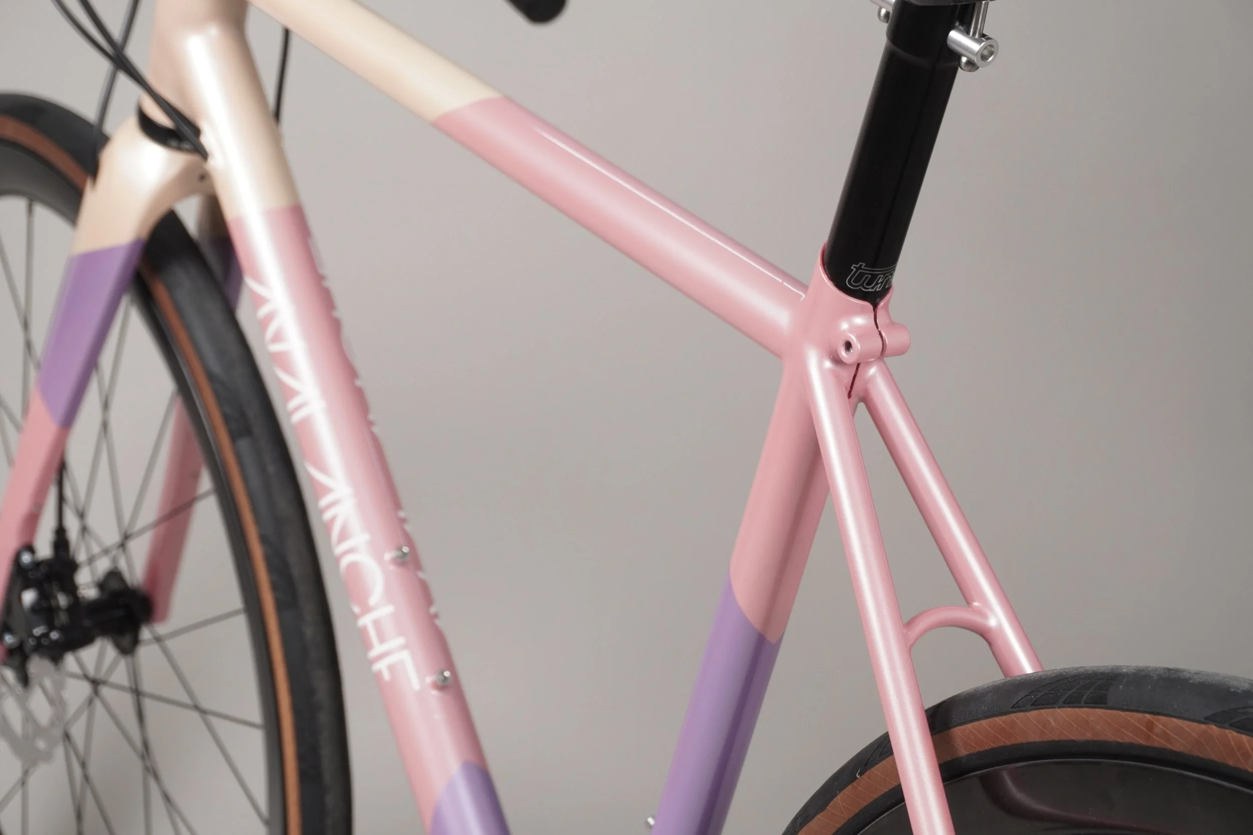 AVALANCHE CYCLES-ACIER SUR MESURE - PASTEL 16.jpg