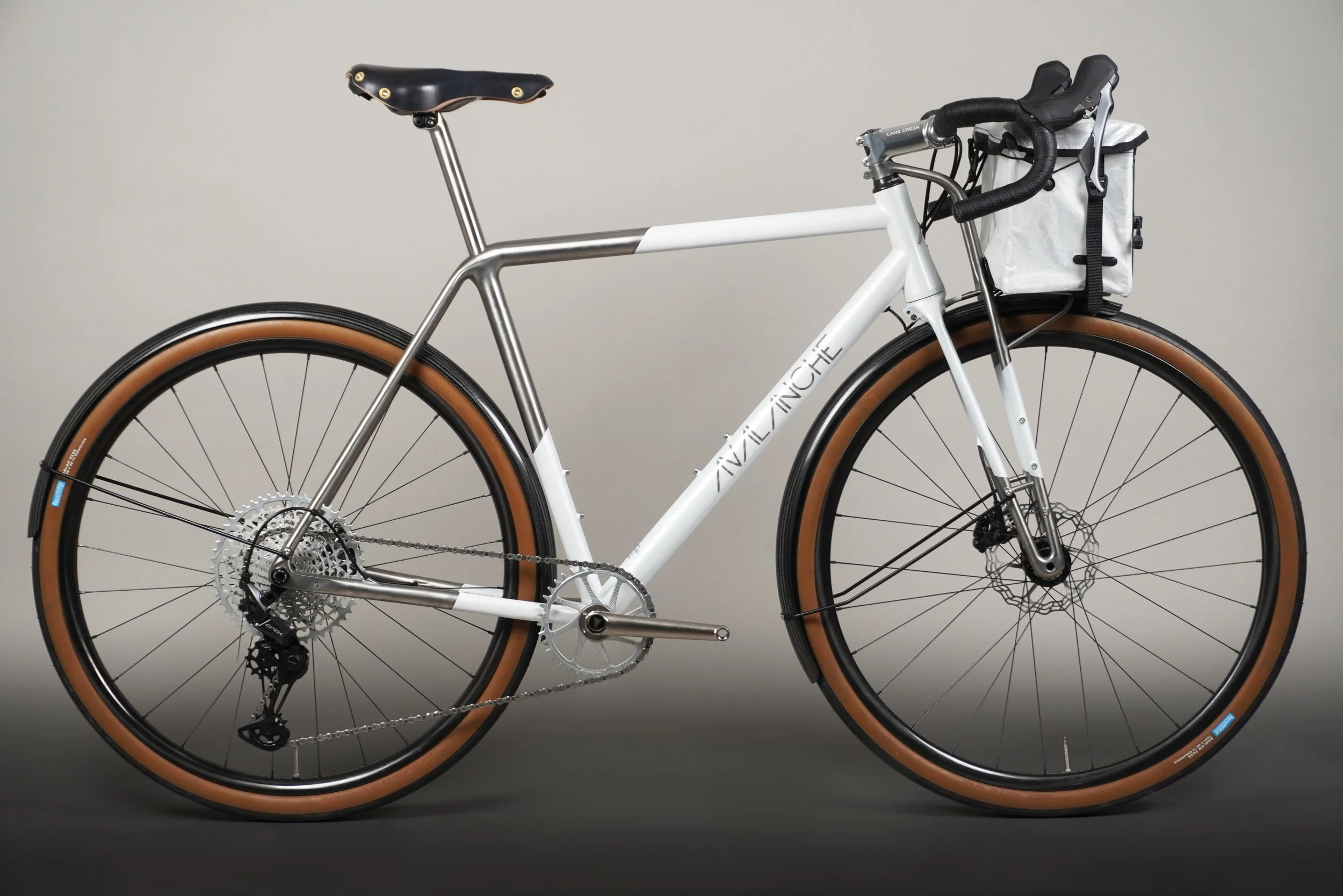 AVALANCHE CYCLE-TITANIUM WHITE TRUSS 01 copie.jpg