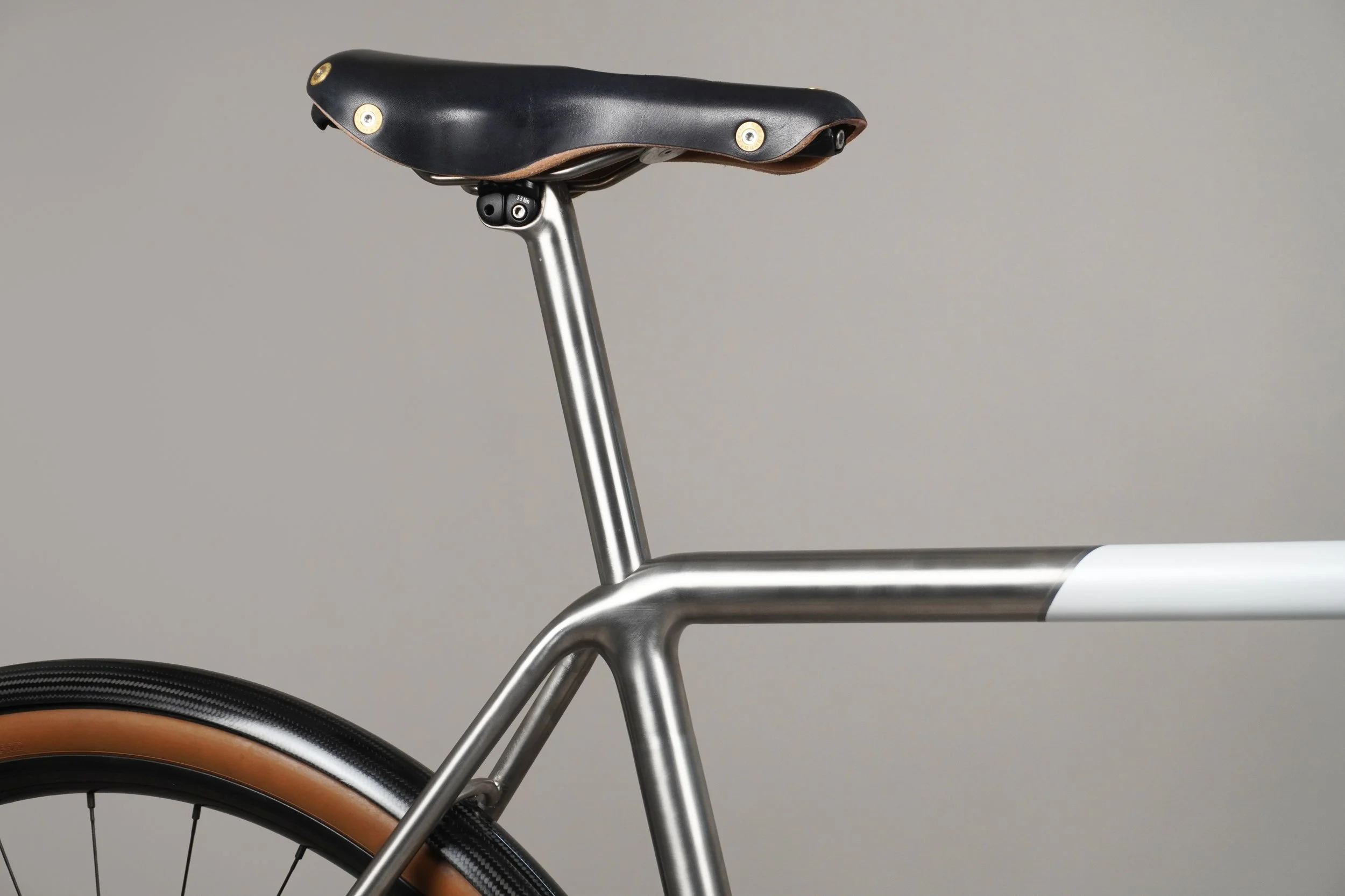 AVALANCHE CYCLE-TITANIUM WHITE TRUSS 10.jpg