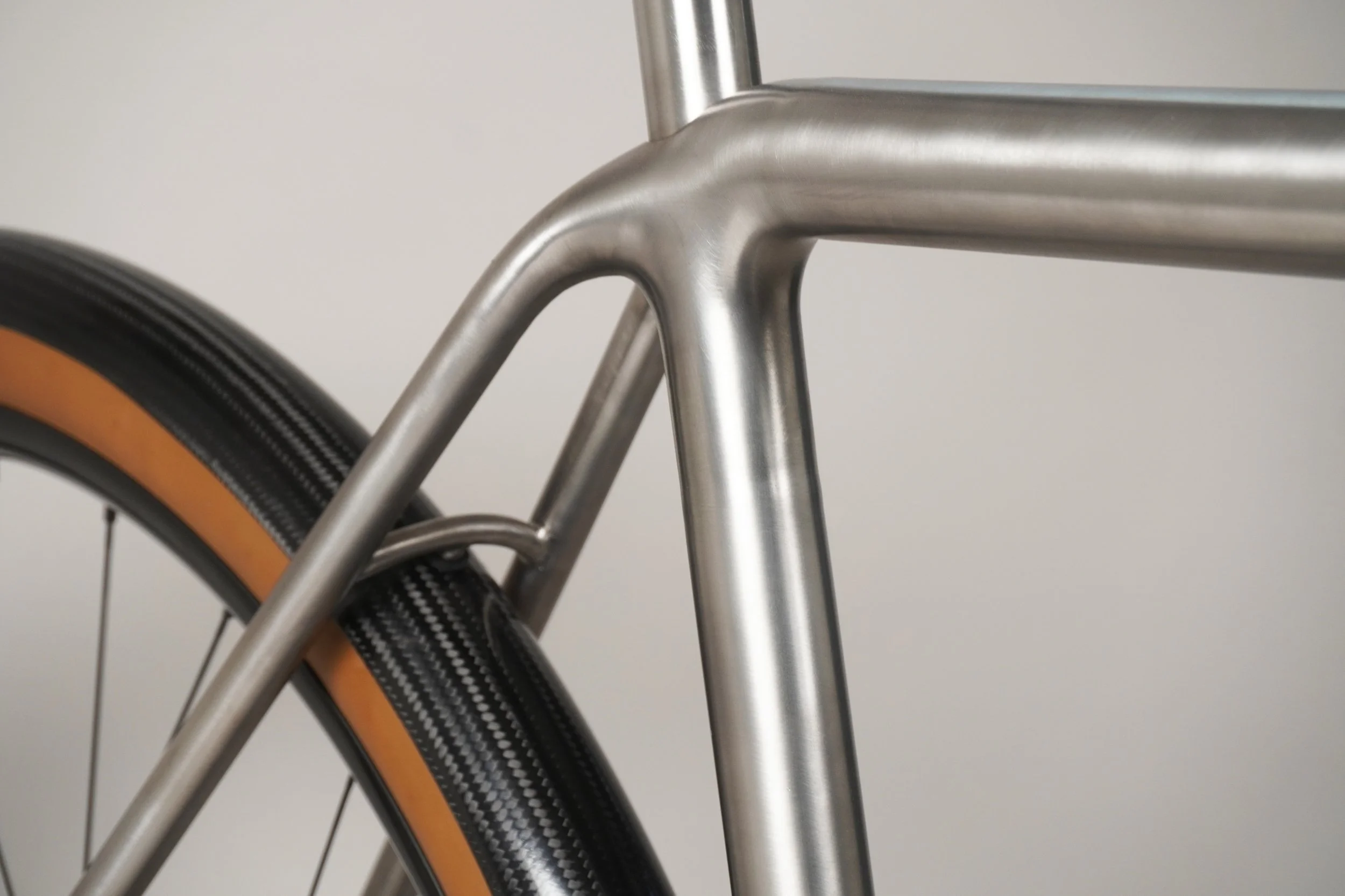AVALANCHE CYCLE-TITANIUM WHITE TRUSS 24.jpg