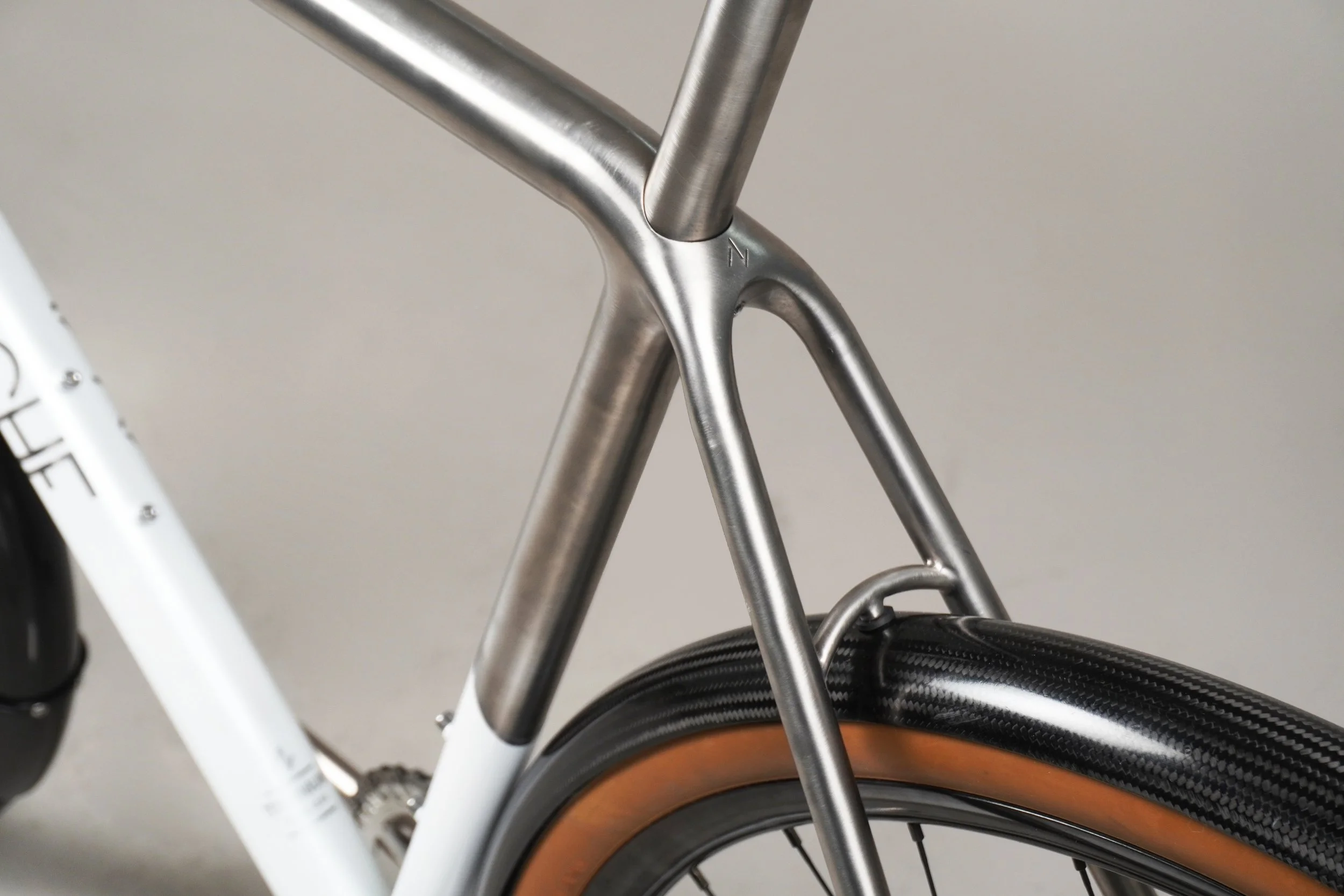 AVALANCHE CYCLE-TITANIUM WHITE TRUSS 30.jpg