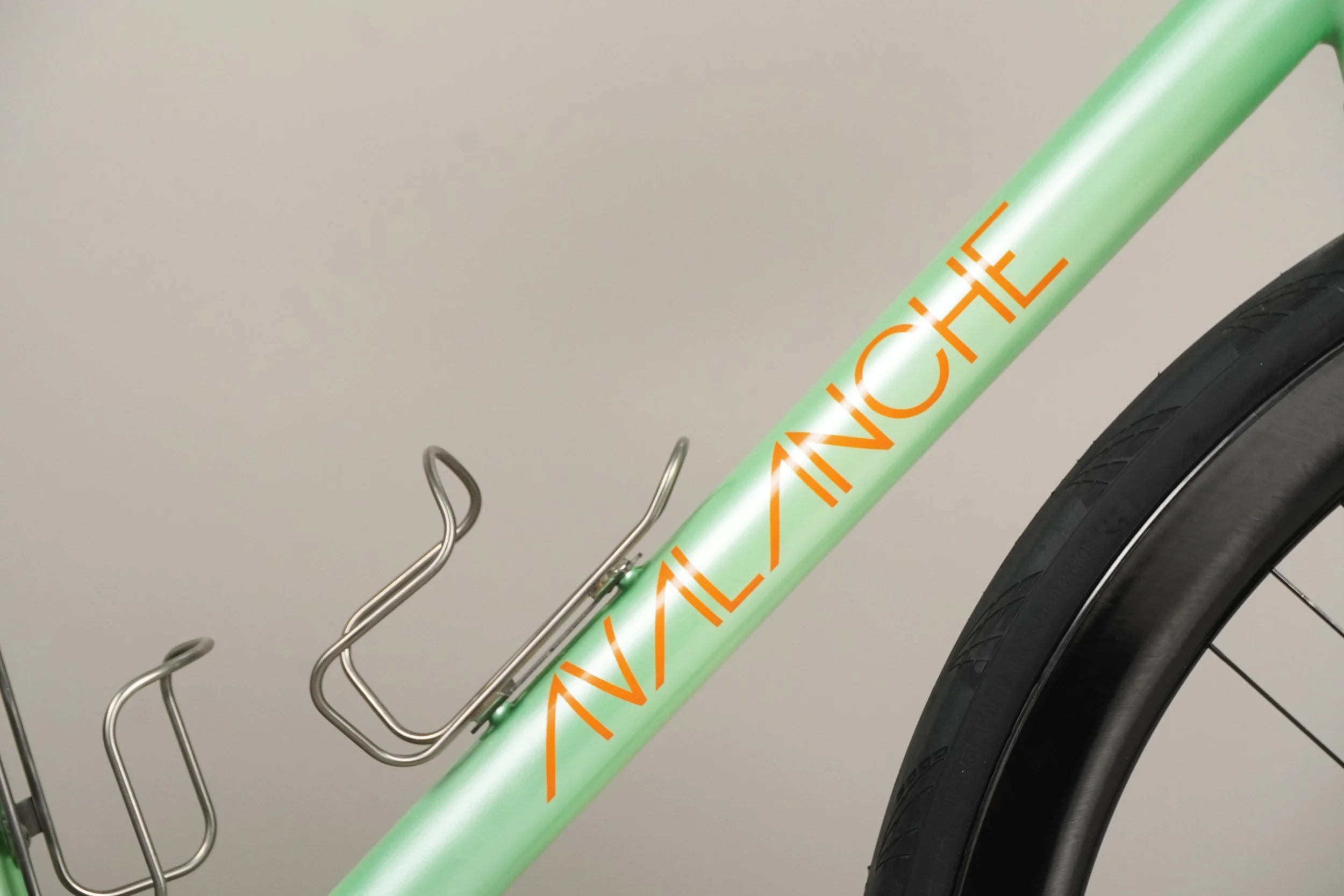 AVALANCHE-vélo inox route sur mesure-vert orange 05.jpg