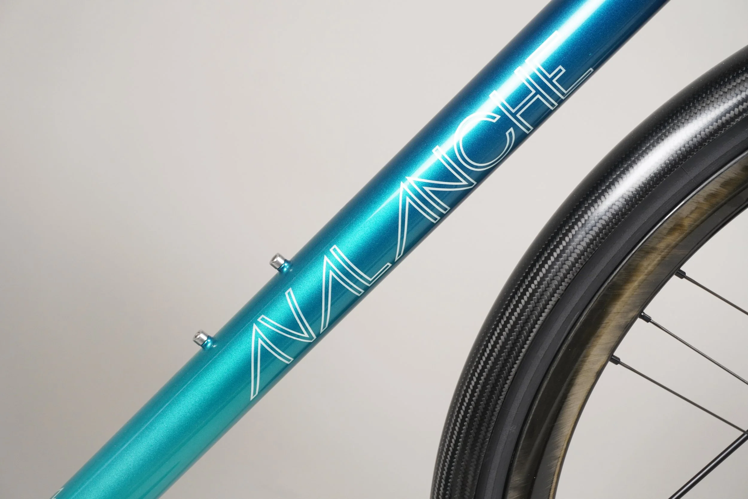 AVALANCHE CYCLES-TITANIUM GRAVEL BLUE GRADIENT 02.jpg