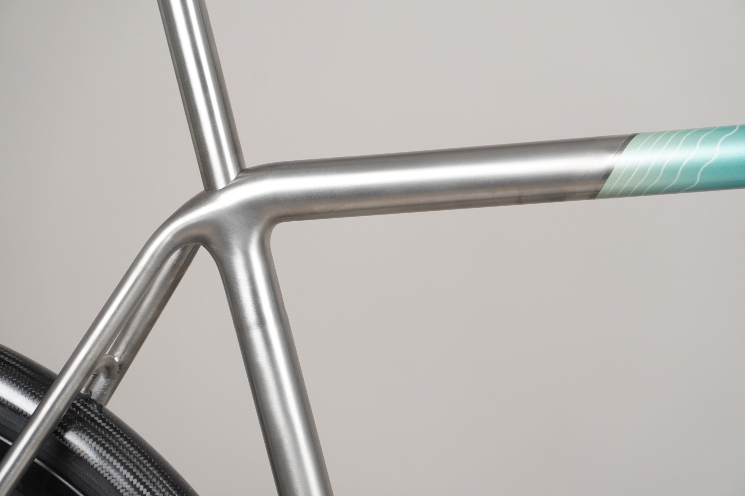 AVALANCHE CYCLES-TITANIUM GRAVEL BLUE GRADIENT 07.jpg