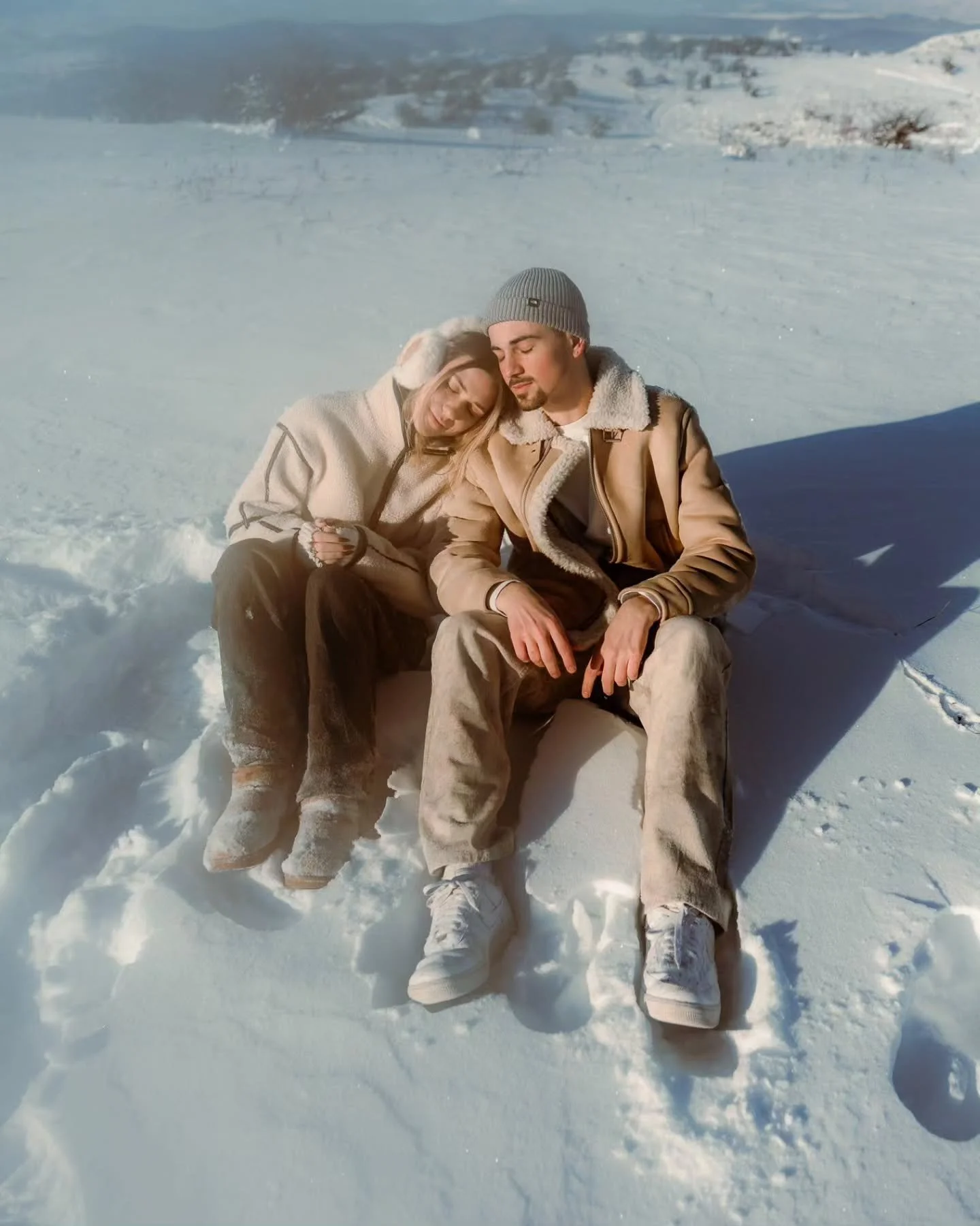 Laughter in the snow, sunlight on their faces, and a session that felt as good as it looks!!
-
-
-
-
#authenticlovemag #loveandwildhearts #dirtybootsandmessyhair #winterwonderland #loveintentionally