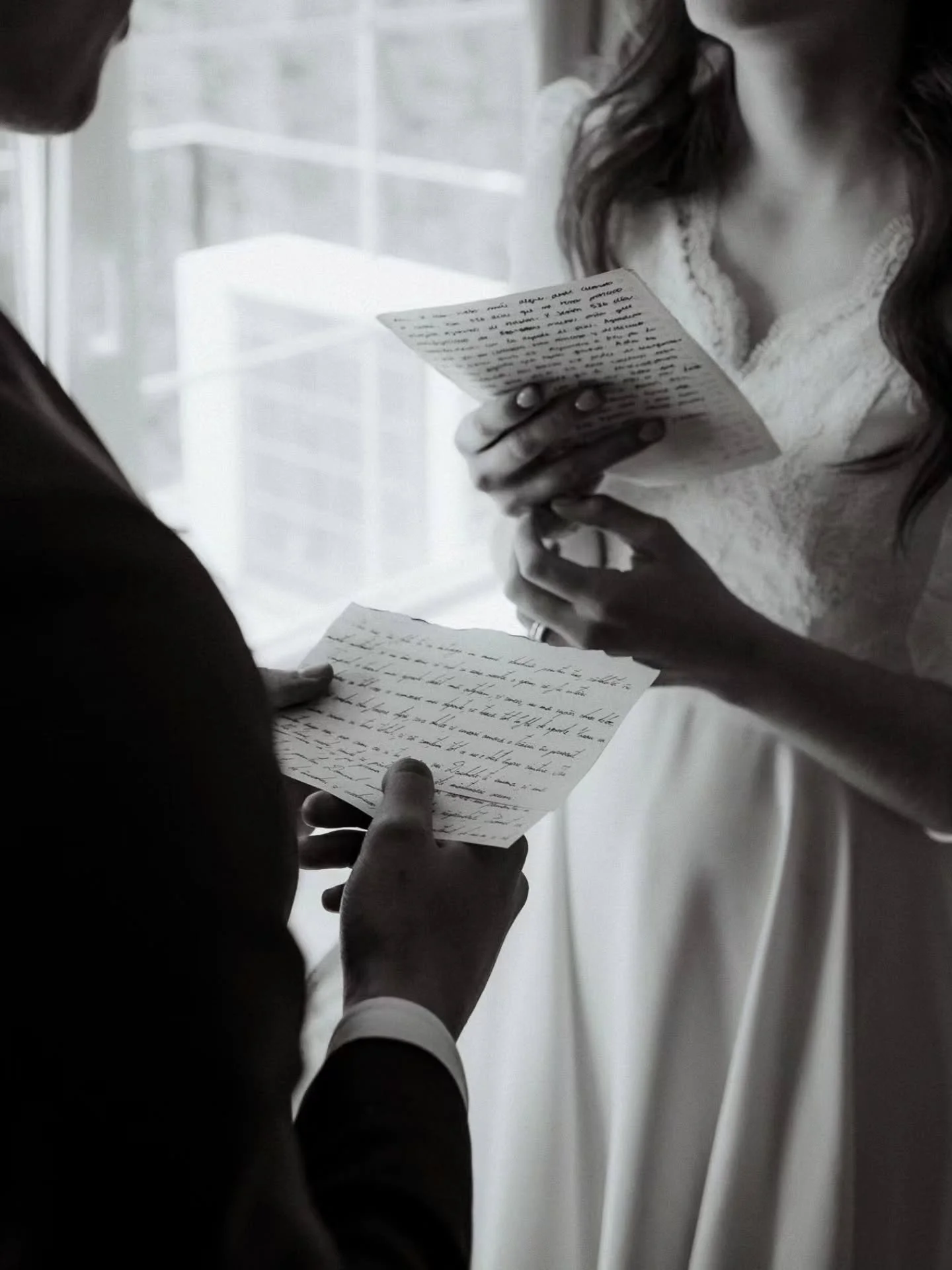 Descoperă pe site nunta superbă a lui Antonio și  Naomi, urmată de o sesiune afterwedding memorabilă! Link &icirc;n bio