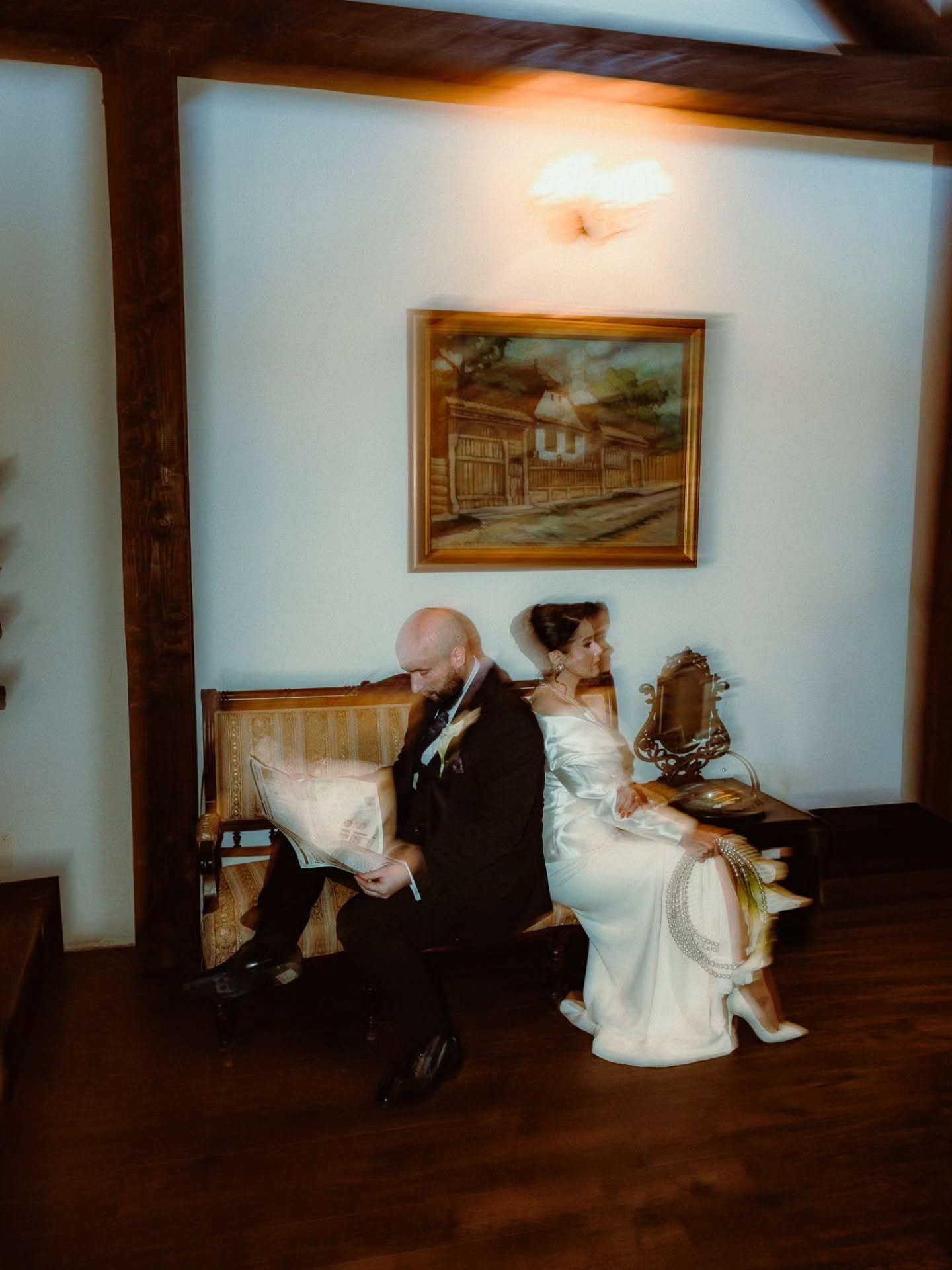 Alin &amp; Daiana, a timeless wedding with a vintage charm! 
*
*
*

Location: @domeniul.transilvania 
Dress: @the_bride_by_oana_lupas
Wedding planner: @sonia.riti_events
Hair: @leonte_anamaria 
Make-up: @ioana.veress 
Video: @northcreation.studio