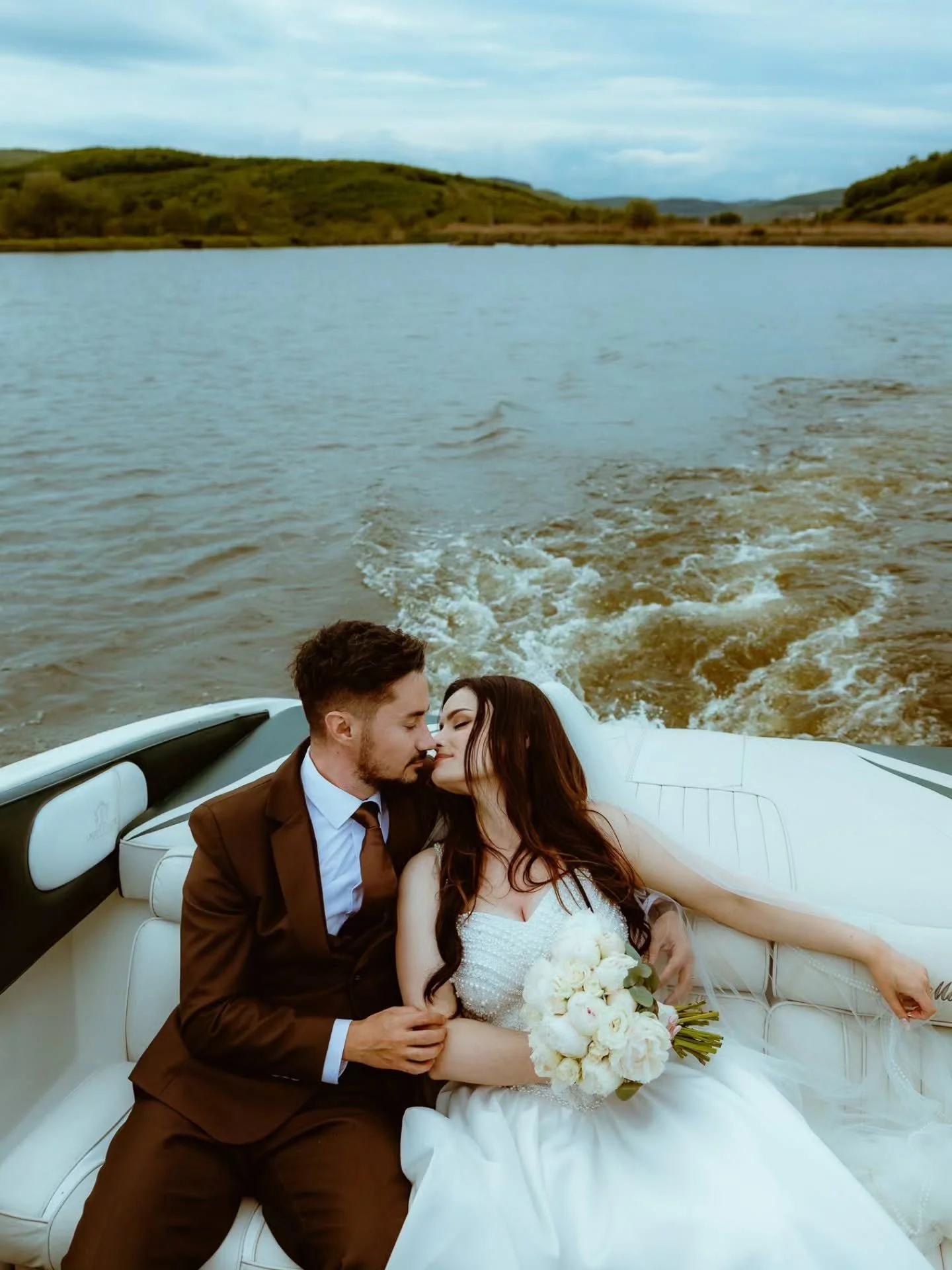 Last Saturday&rsquo;s wedding was unforgettable ✨
From the bride &amp; groom preparations, to the beautiful ceremony by the lake, a dreamy boat photoshoot before sunset and one of the most epic sunsets I&rsquo;ve ever witnessed.

Ending the night wit