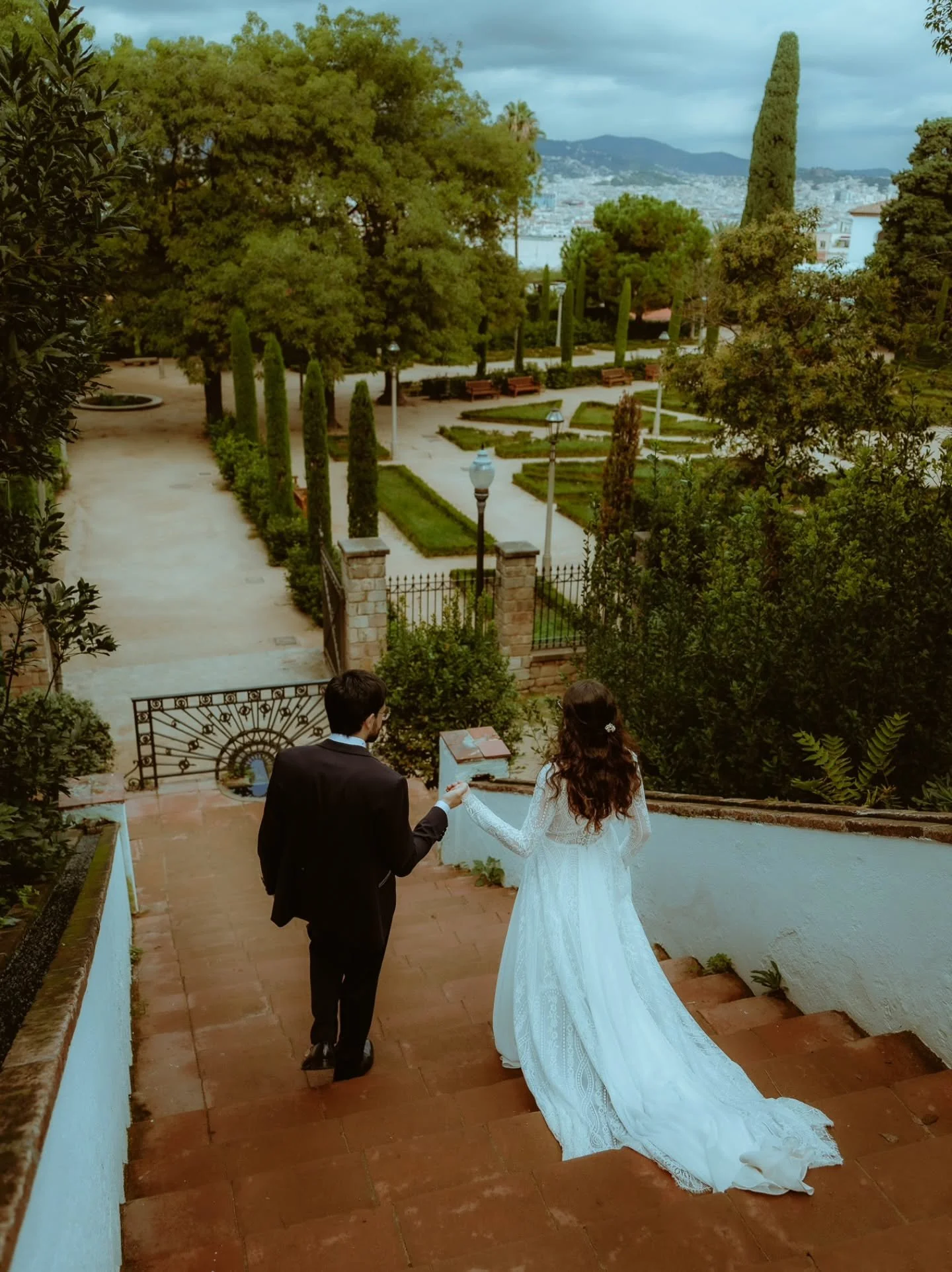 A little piece of Barcelona, a lifetime of love, and all their favourite people gather around the beginning of forever ❤️
-
-
-
#barcelonawedding #weddinginspirat&iacute;on 
#barcelonaweddingphotographer 
#loveintentionally #authenticlove