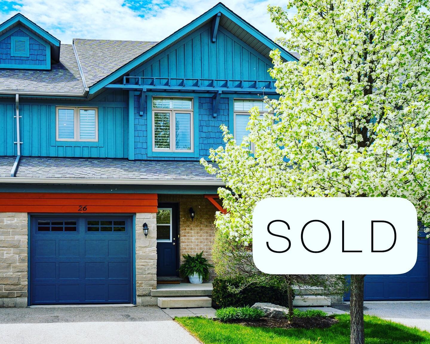 Congratulations to my buyer on the purchase of this Collingwood stunner!! 🍾

#collingwood #lifechanger #realestate #luxury #local #realtor #greattimetobuy @foresthillcollingwood