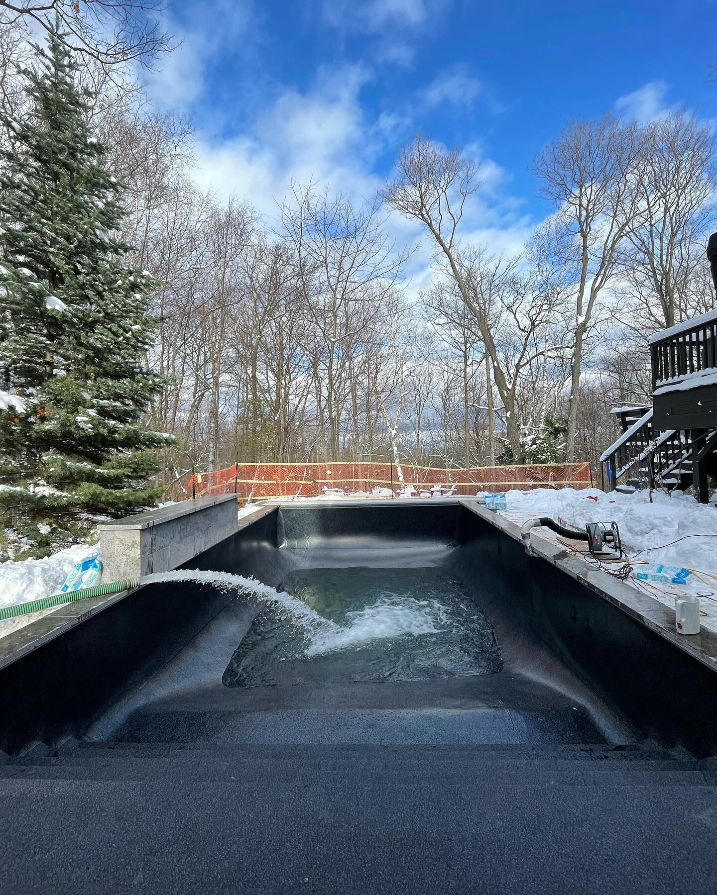 Renovation&hellip; weekend 🔨 
And the pool build continues in the midst of our crazy snowfall. Is this normal?! Maybe not, but it sure is fun 🥳

#renovation #reimagined #countrymodern #chalet #yearroundpool #design #georgianbaylife #fourseasonslife