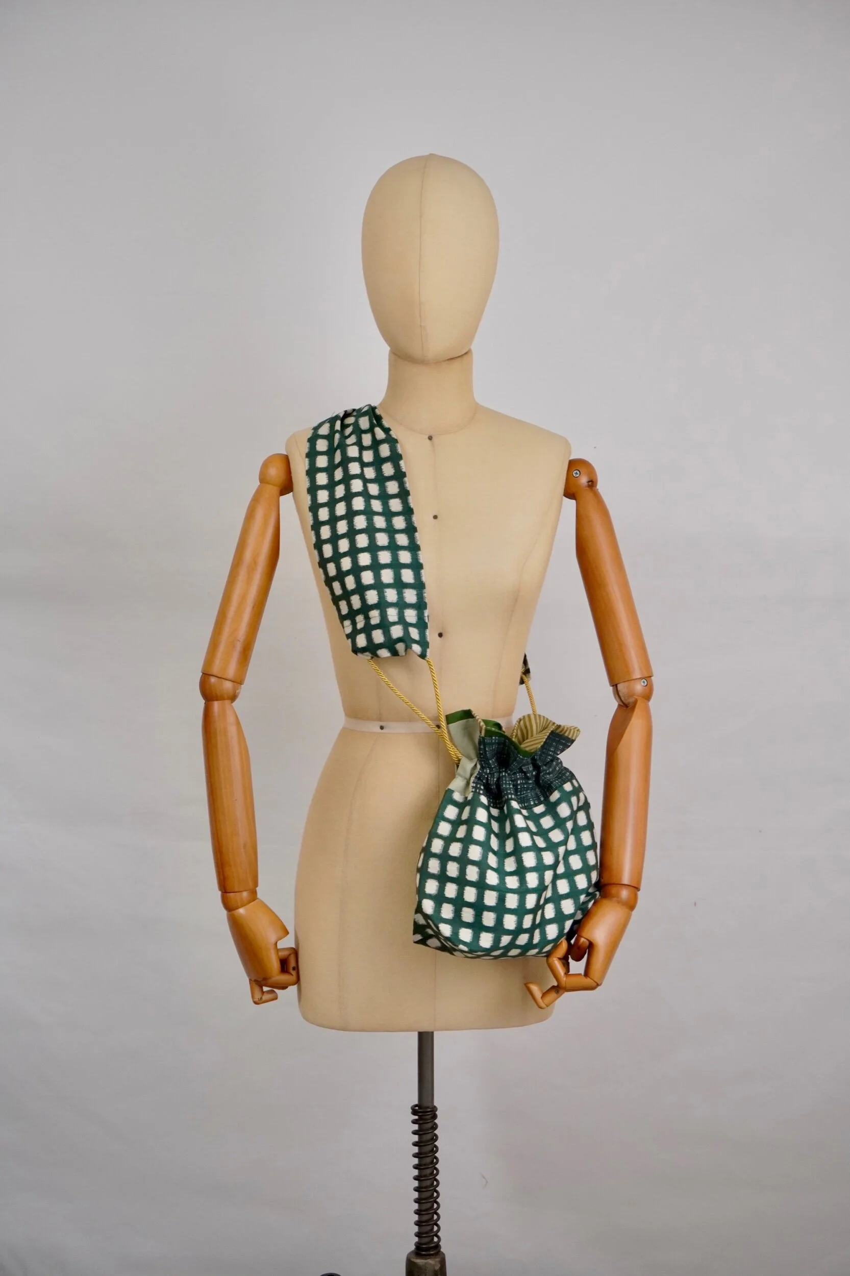 93B87969-A626-49F8-A51A-BA5E3FDEC087