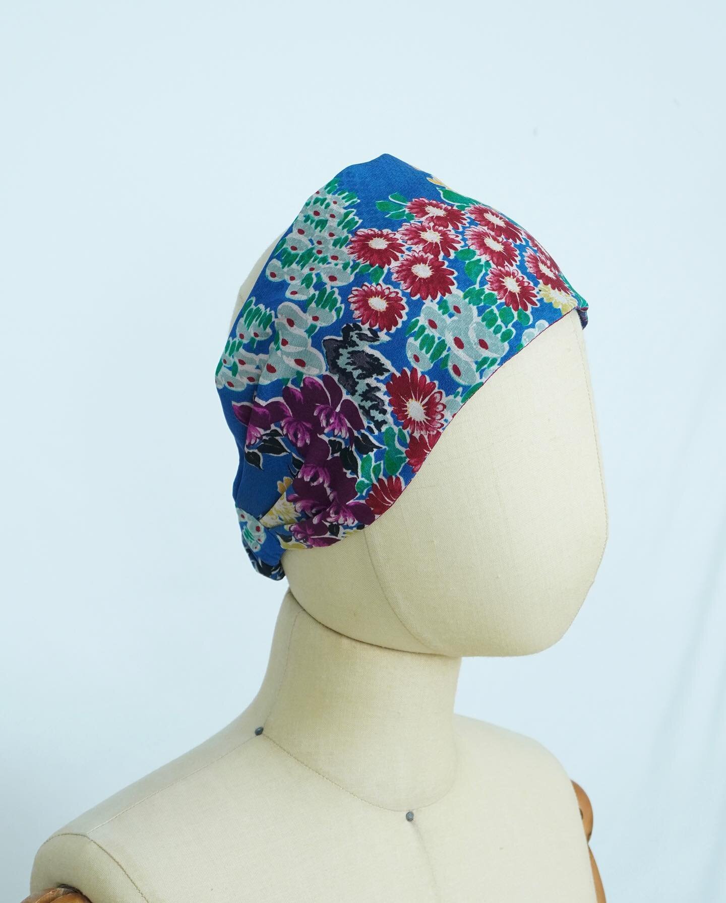 HARUNY SILK REVERSIBLE HEADBANDS 

Looking for some stylish headbands?? 
On the HARUNY website we have several silk hand bands in beautiful color ways!

Link is in the description