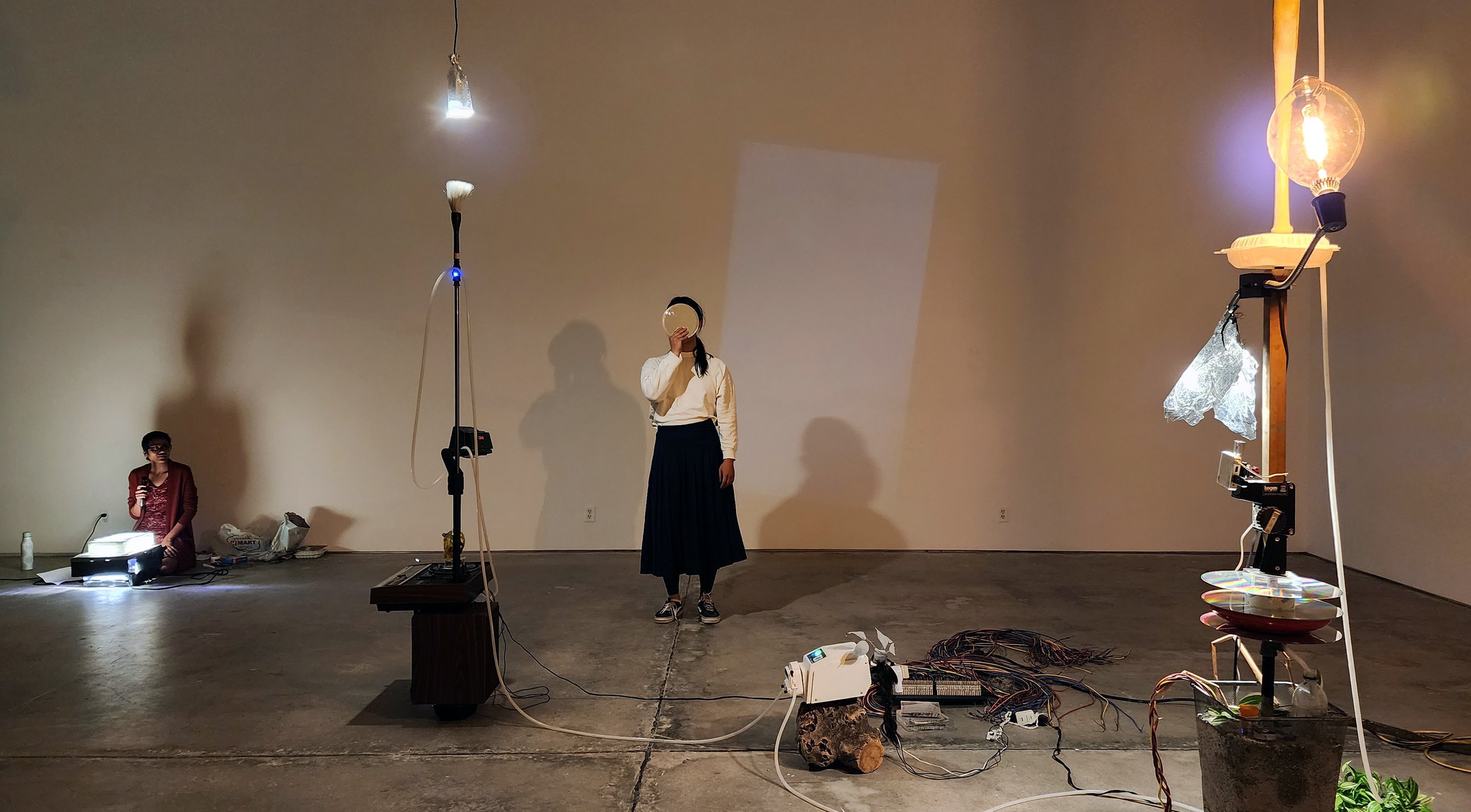  Documentation of jun!yi Min &amp; alishya almeida’s  Opening Night Performance— after 400 years, a machine emerges from taking care of the humans and decides to take care of themself.  