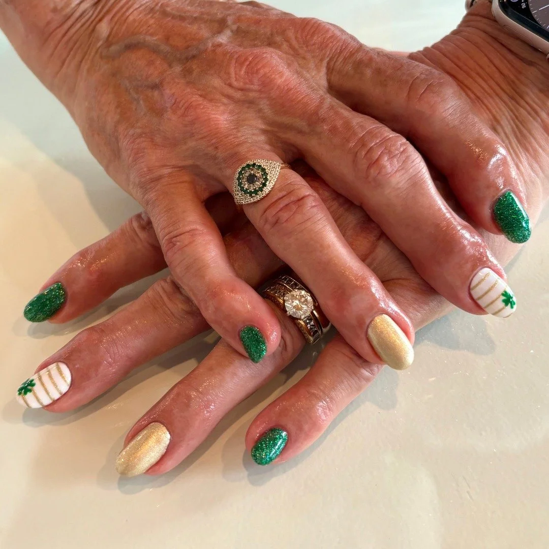 🍀&quot;There are only 2 kinds of people in the world: the Irish and those who wish they were.&quot;

💅Nails by @nailsby.fyn 

☎Call now or visit our website to book your next nail appt!
📞(850) 353-2804
💻bsbdestin.com

#stpatricksday #green #irela
