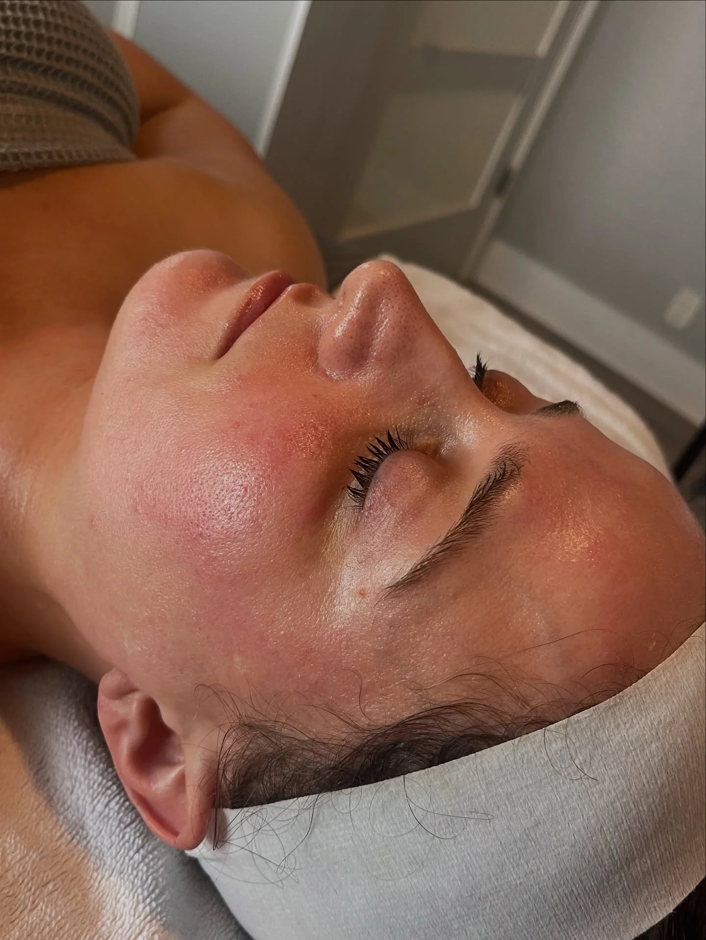 ✨ Post-facial glow ✨ Healthy, radiant skin starts here in beautiful Destin, Florida 🌊☀️ 
✨
✨
✨
✨
#DestinGlow #RadiantSkin #SkincareDestin #FacialFriday #HydratedSkin #GlowingComplexion #SpaDayDestin #SelfCareInDestin #FloridaSkinCare #GulfCoastGlow