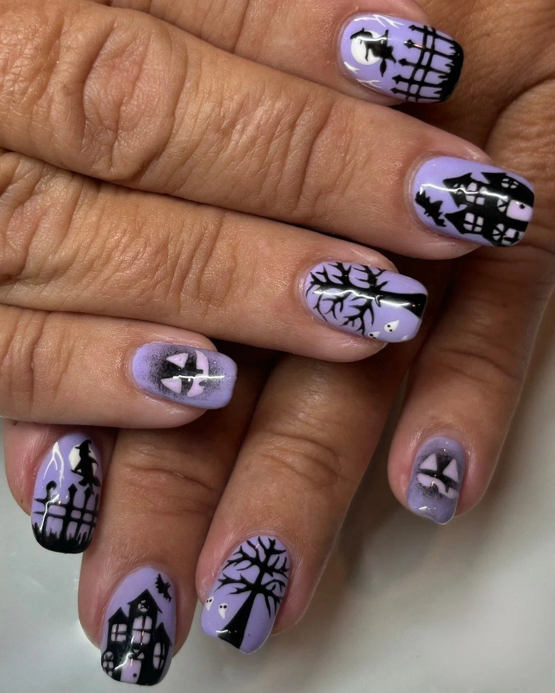 &quot;Spooky but make it cute.&quot; 🎃👻✨

💅Nails by @nailsby.fyn 

☎ Give us a call or visit our website to book your next appointment!

📞 (850) 353-2804
💻 bsbdestin.com

 #bsbdestin #todoindestin #BeachsideBeauty #beachsidebeauty #destinfwb #sp