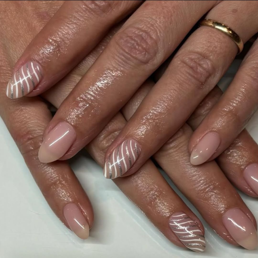 "A little sparkle can change everything" 

💅Nails by @nailsby.fyn 

☎ Call or visit our website to book your next appointment!

📞 (850) 353-2804
💻 bsbdestin.com

#nailart #spaday #destinfl #fortwalton #destinsalon #destinnailtech #beachs