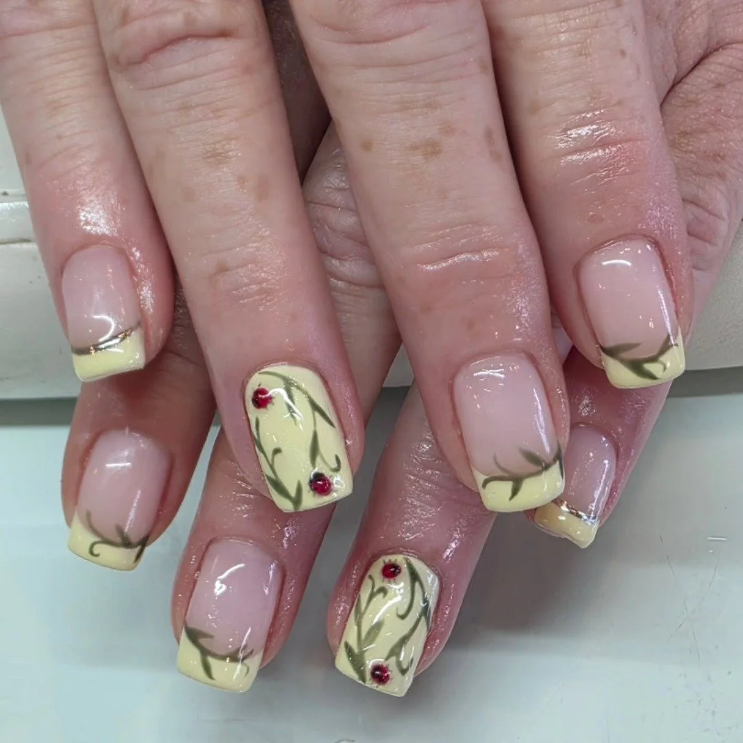 "Like a vine, beauty grows in the smallest details." 🥀🌿

💅 Nails by @megnoels.nails 

☎ Call or visit our website to book an appointment!

📞 (850) 353-2804
💻 bsbdestin.com

 #salonlife #beachsidebeauty #bsbdestin #destinnails #destinma