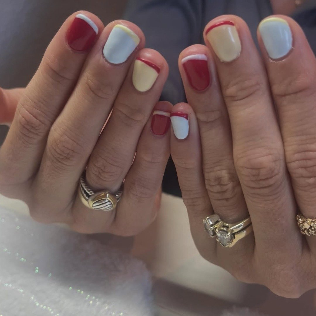 Cute nails = instant confidence ✨

💅 Nails by @beachsidebeauty_giselle 

☎ Call or visit our website to book your next appointment!

📞 (850) 353-2804
💻 bsbdestin.com