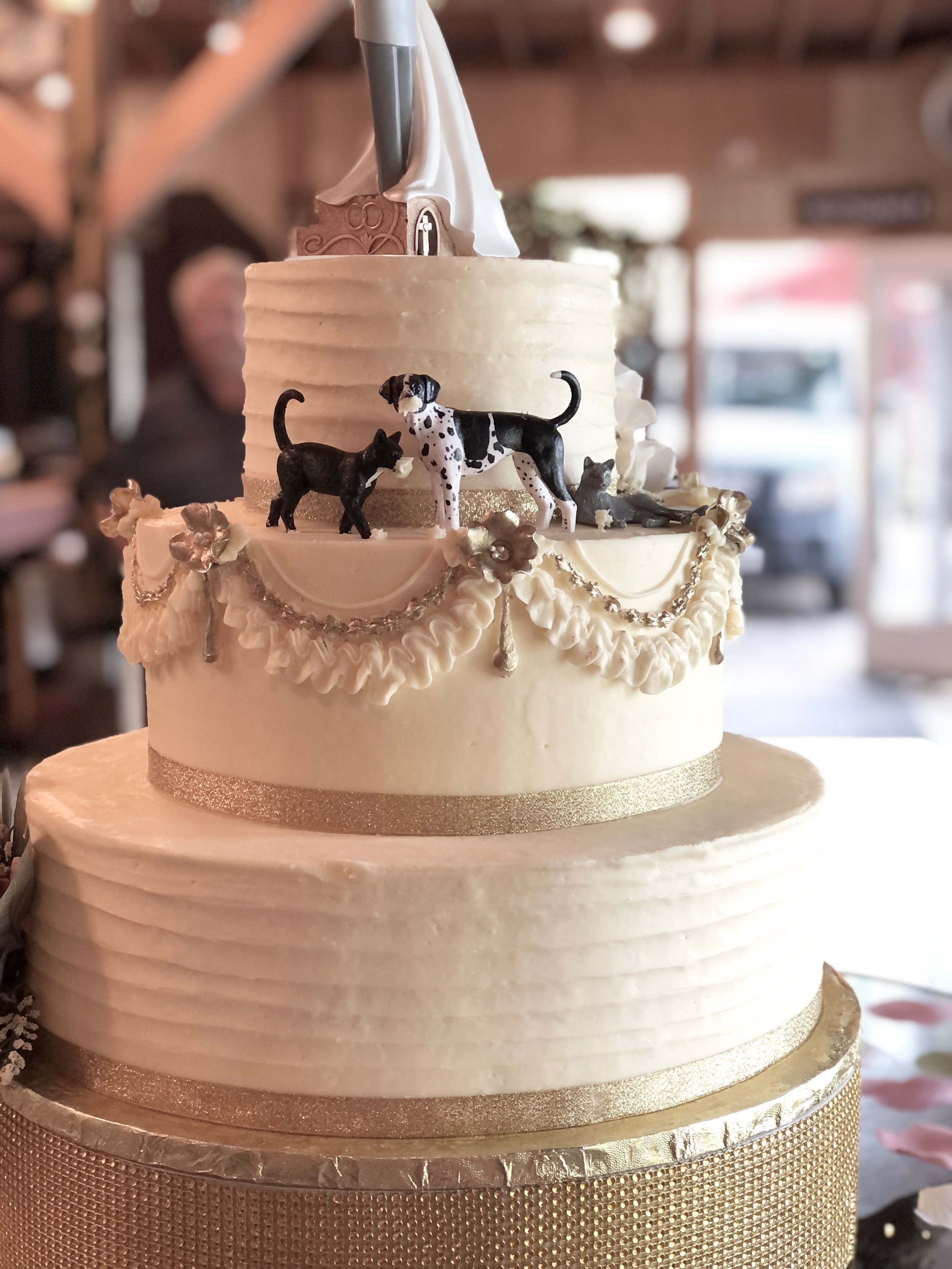 dogs on wedding cake.JPEG