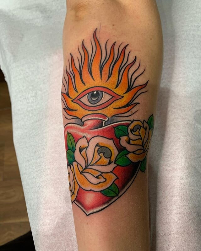 Loads of fun working on this one today @hijinkstattooclub Swing by next week and book your next tattoo! Or drop us an email, DM, carrier pigeon, you know we do it all 🤷&zwj;♀️ #tattoo #sacredheart #traditionaltattoo