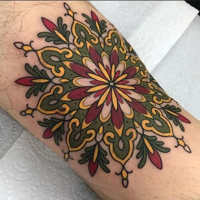 Another throwback, a mandala to remind you that we are just little atom lumps in an infinite fractal, life is too mysterious to waste it on hate ✌🏻